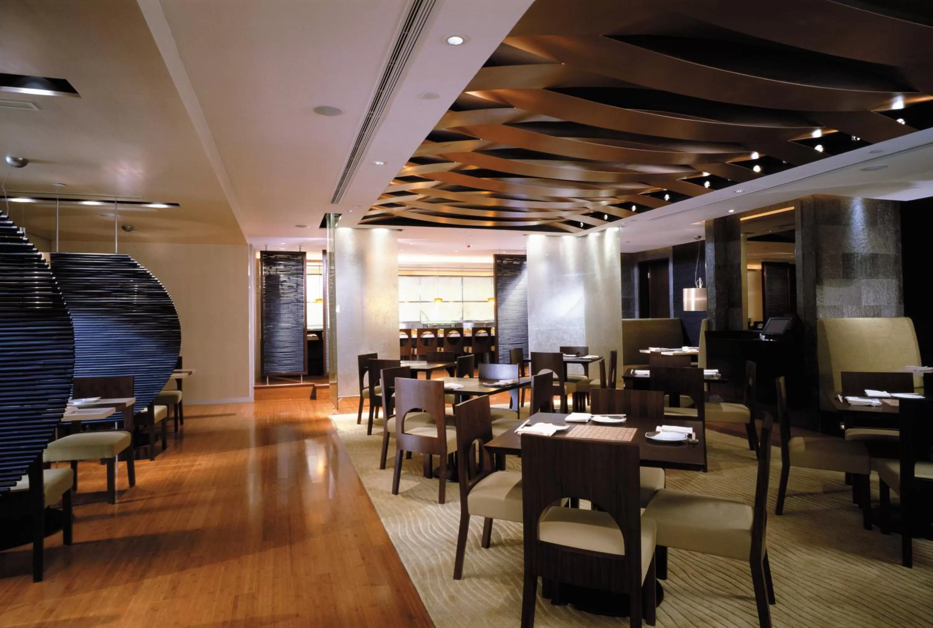 Restaurant/places to eat in Kowloon Shangri-La, Hong Kong