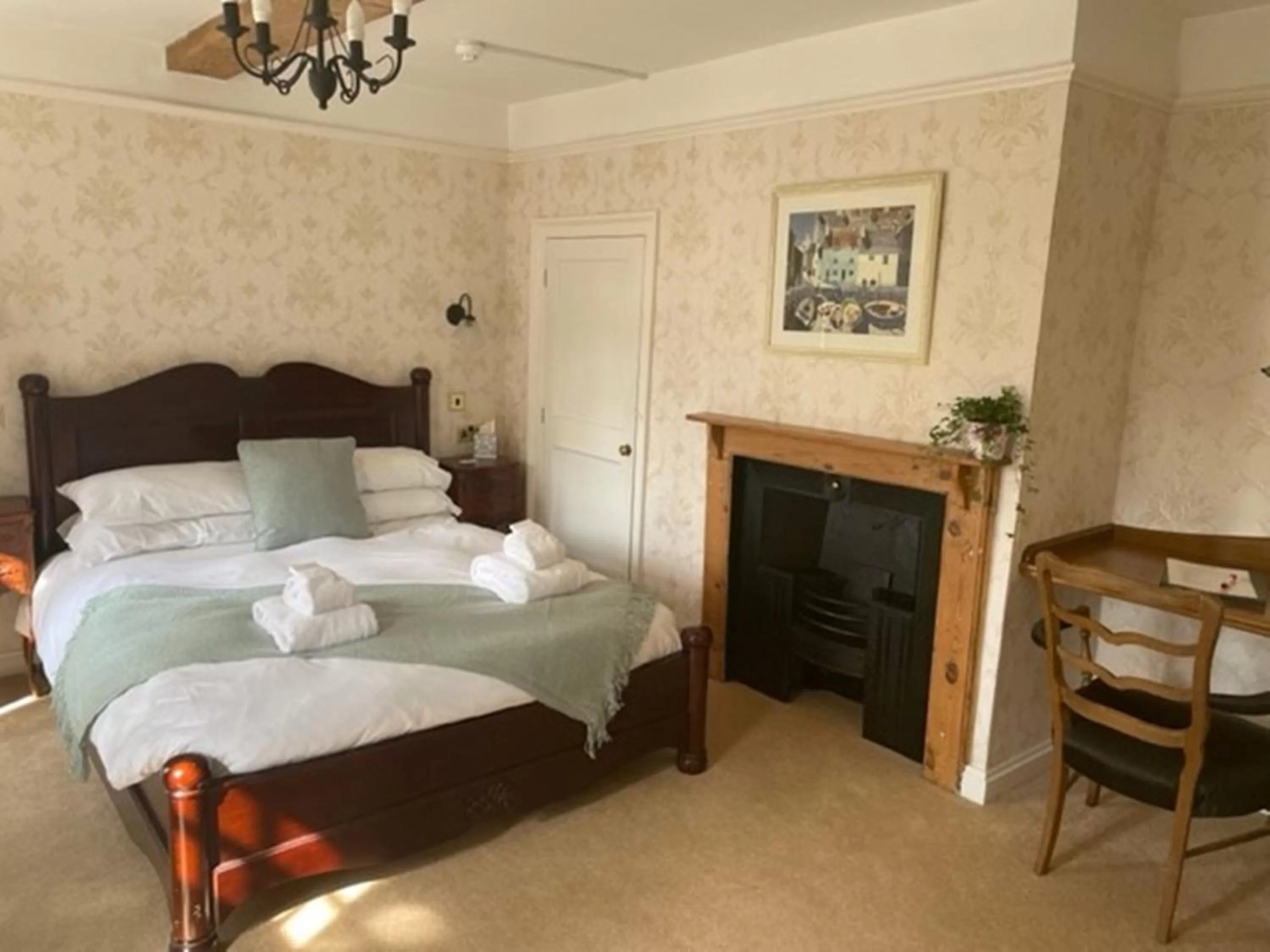 Photo of the whole room, Bed in Sherbourne House