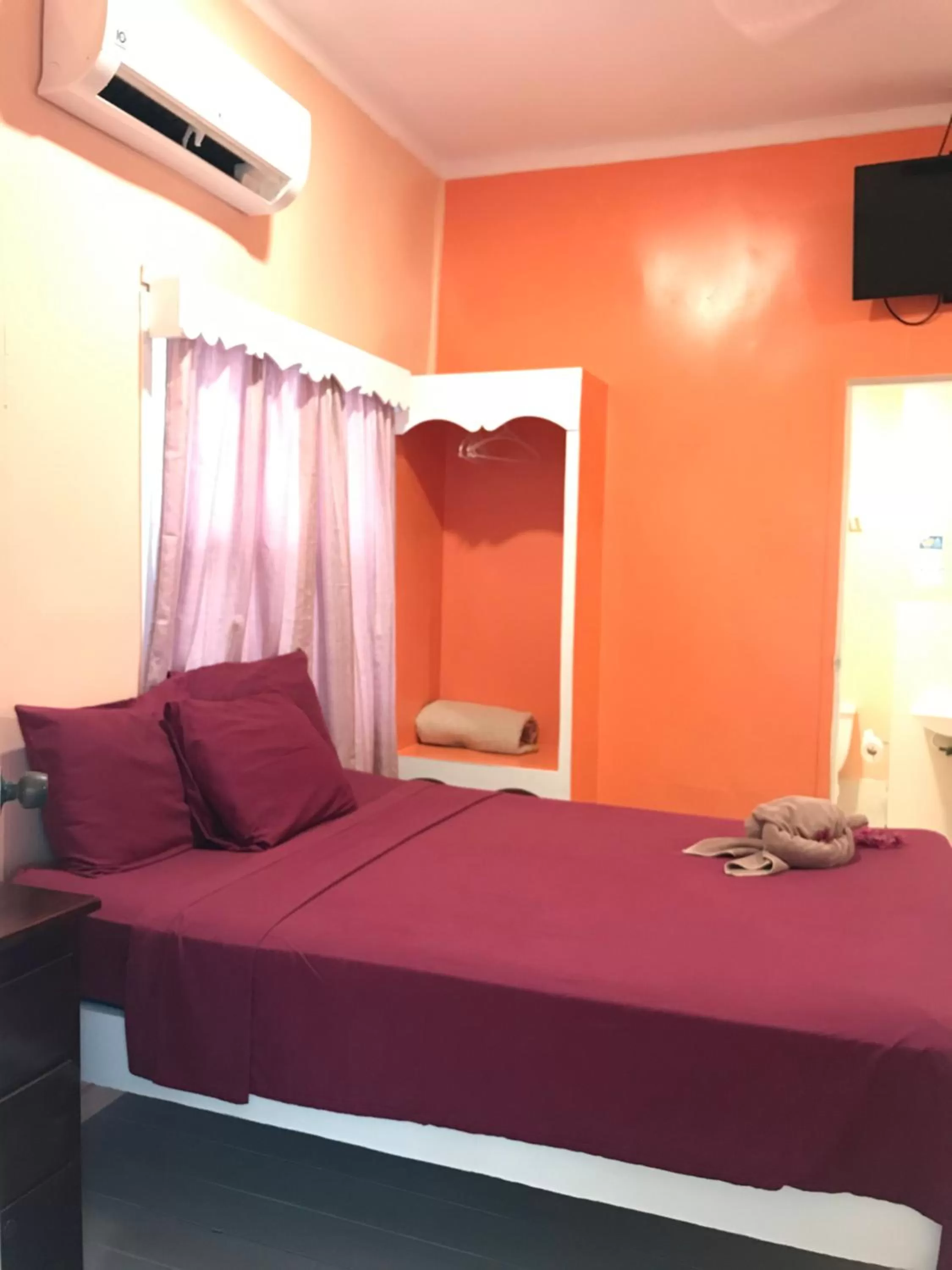 Bed in Tropical Paradise Express