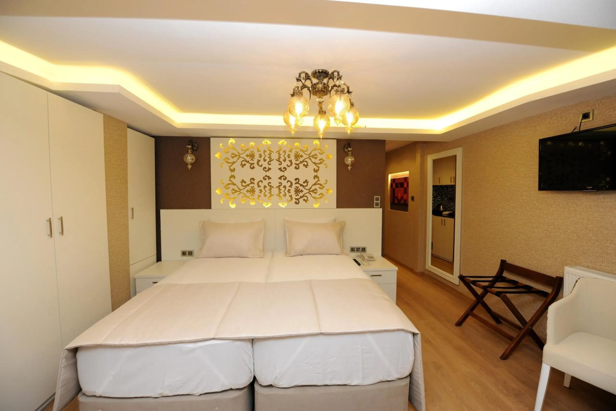 TV and multimedia, Bed in Rooms Inn Taxim