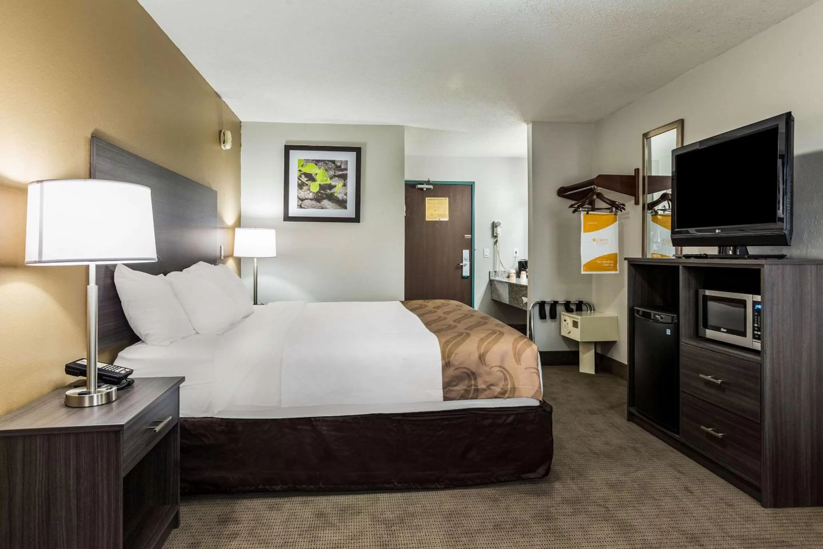 Photo of the whole room, Bed in Quality Inn Clare