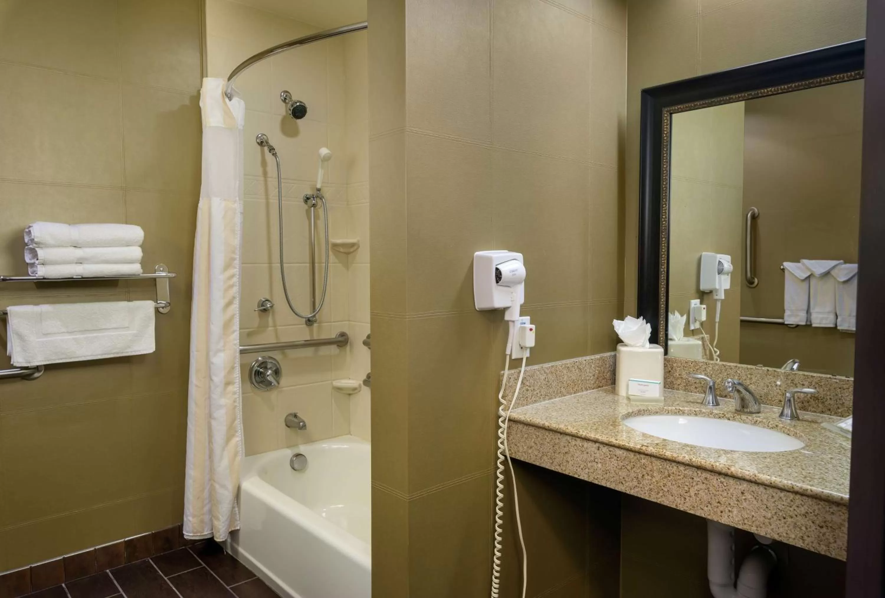 Bathroom in Hilton Garden Inn Phoenix Airport North