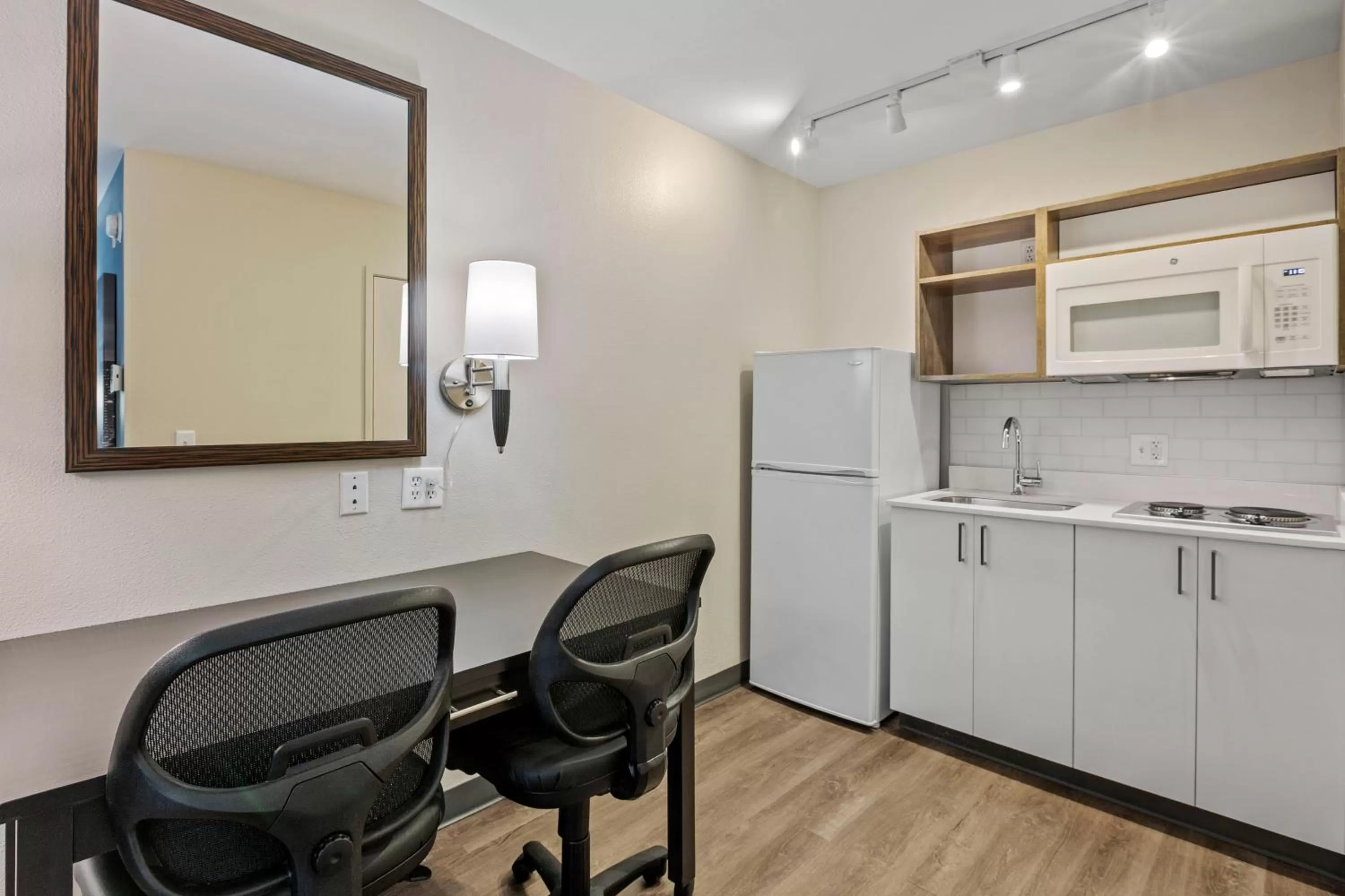 Kitchen or kitchenette in Extended Stay America Suites - San Jose - Milpitas - McCarthy Ranch