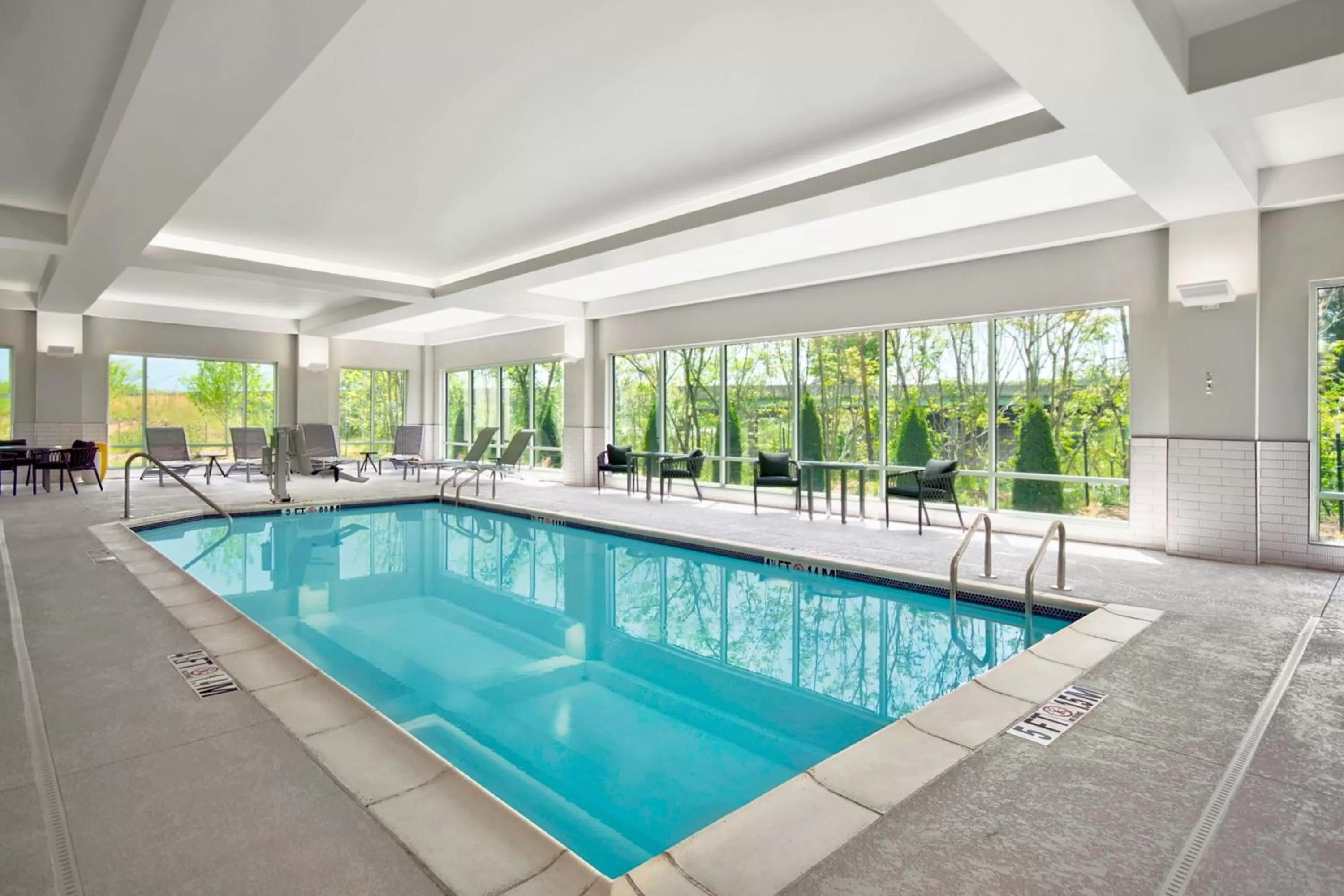 Swimming pool in TownePlace Suites by Marriott Asheville West