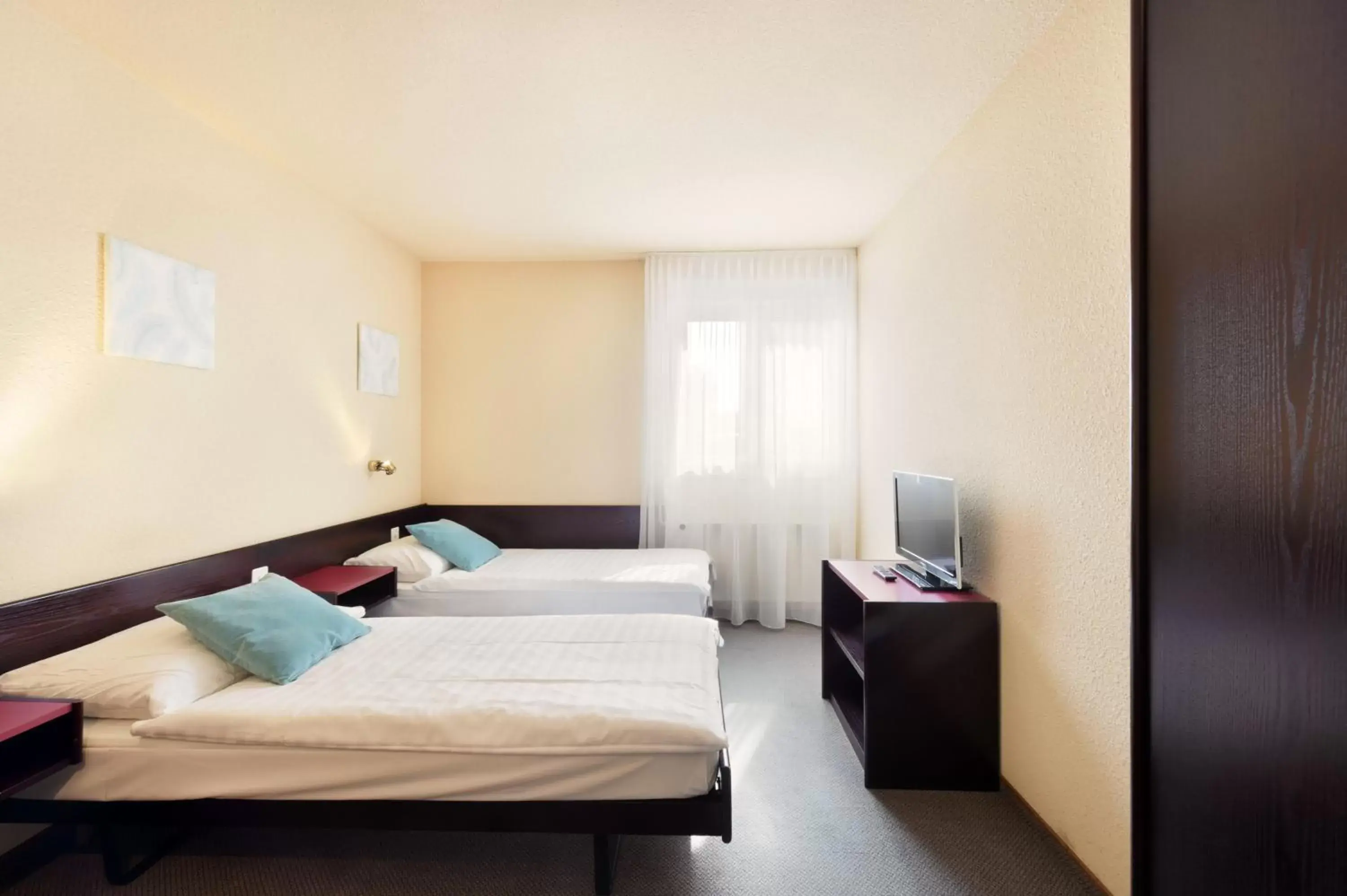 Twin Room in Hôtel des Mosaiques Twin Room in Hôtel des Mosaiques