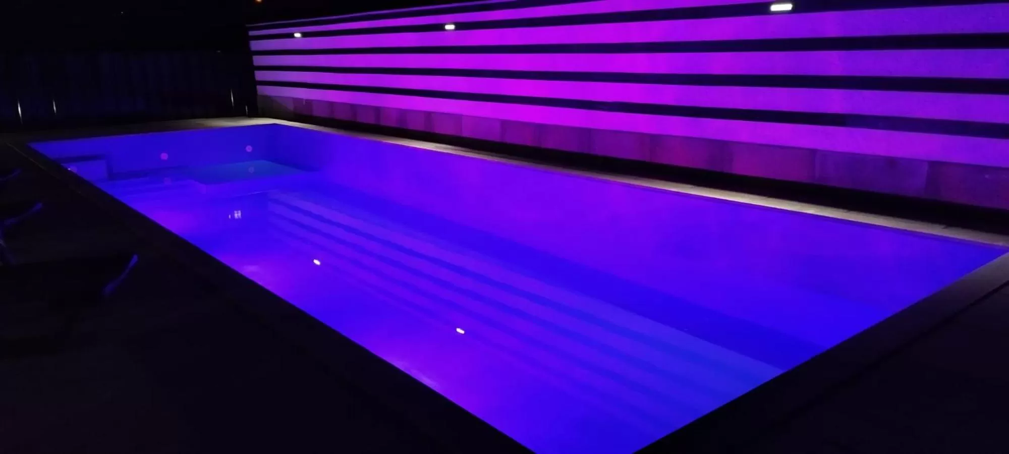 Swimming pool in Leonchic - Guest House