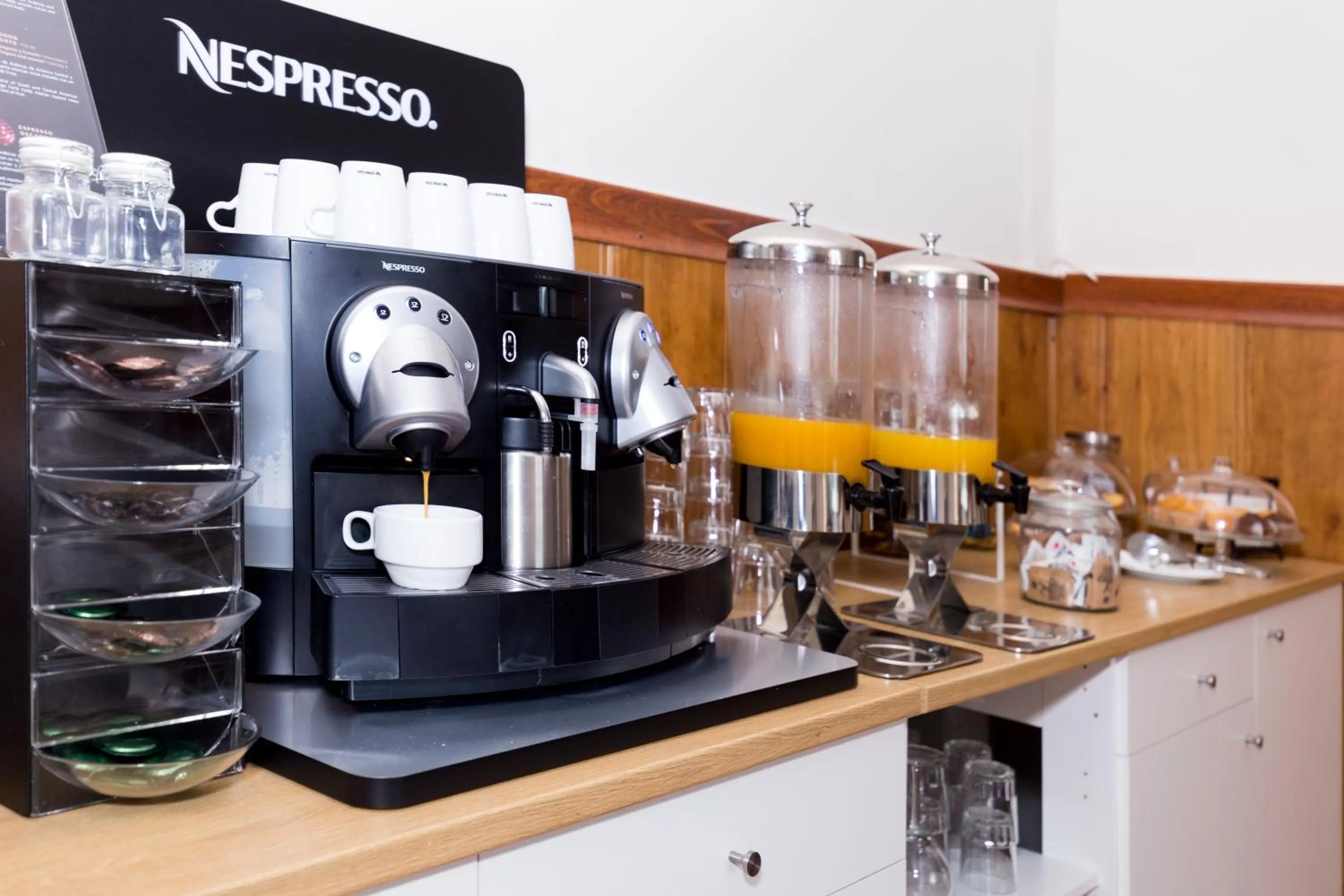 Coffee/tea facilities in Hotel Madrid