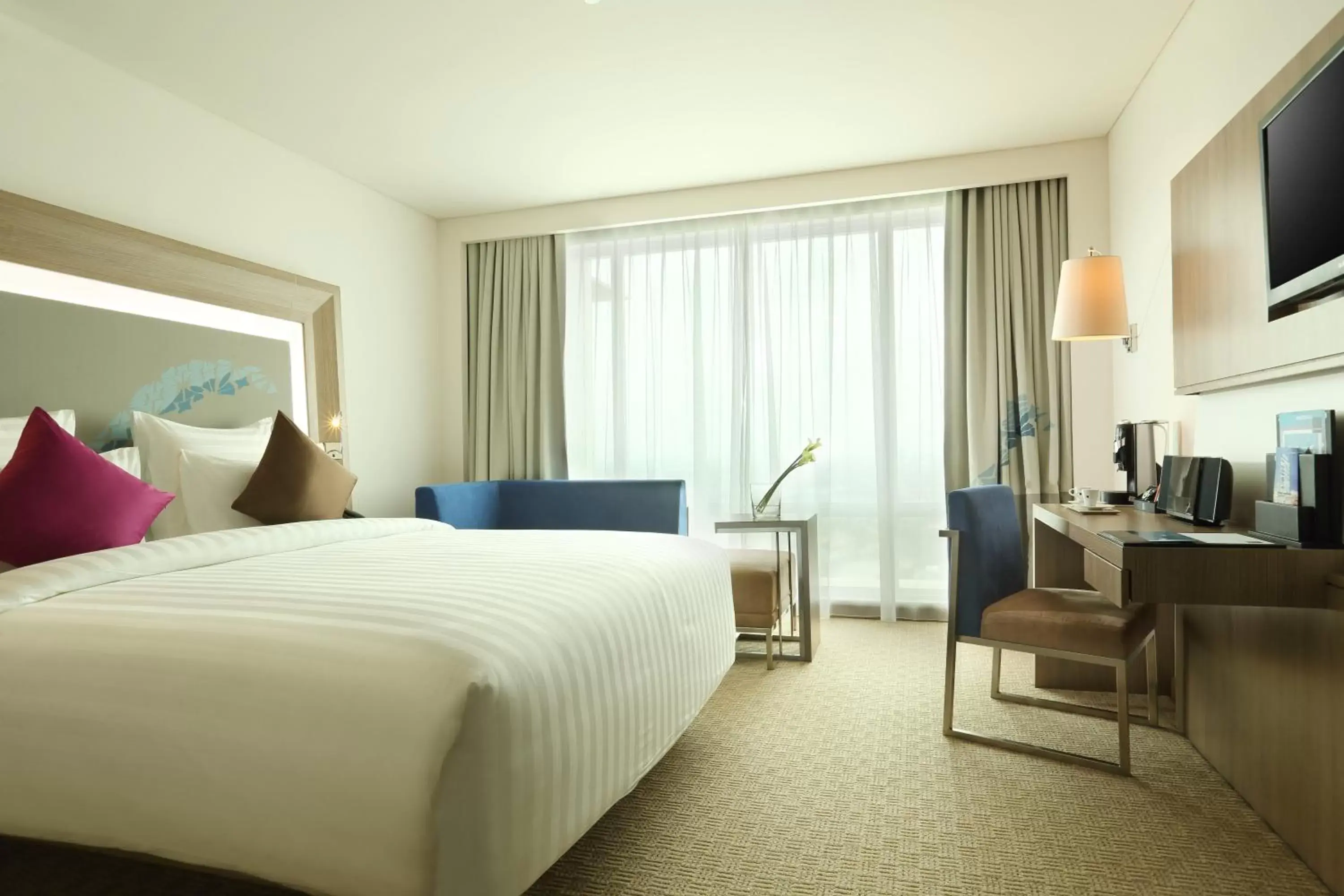 Executive Double Room with Free Access to Club Lounge in Novotel Tangerang Executive Double Room with Free Access to Club Lounge in Novotel Tangerang