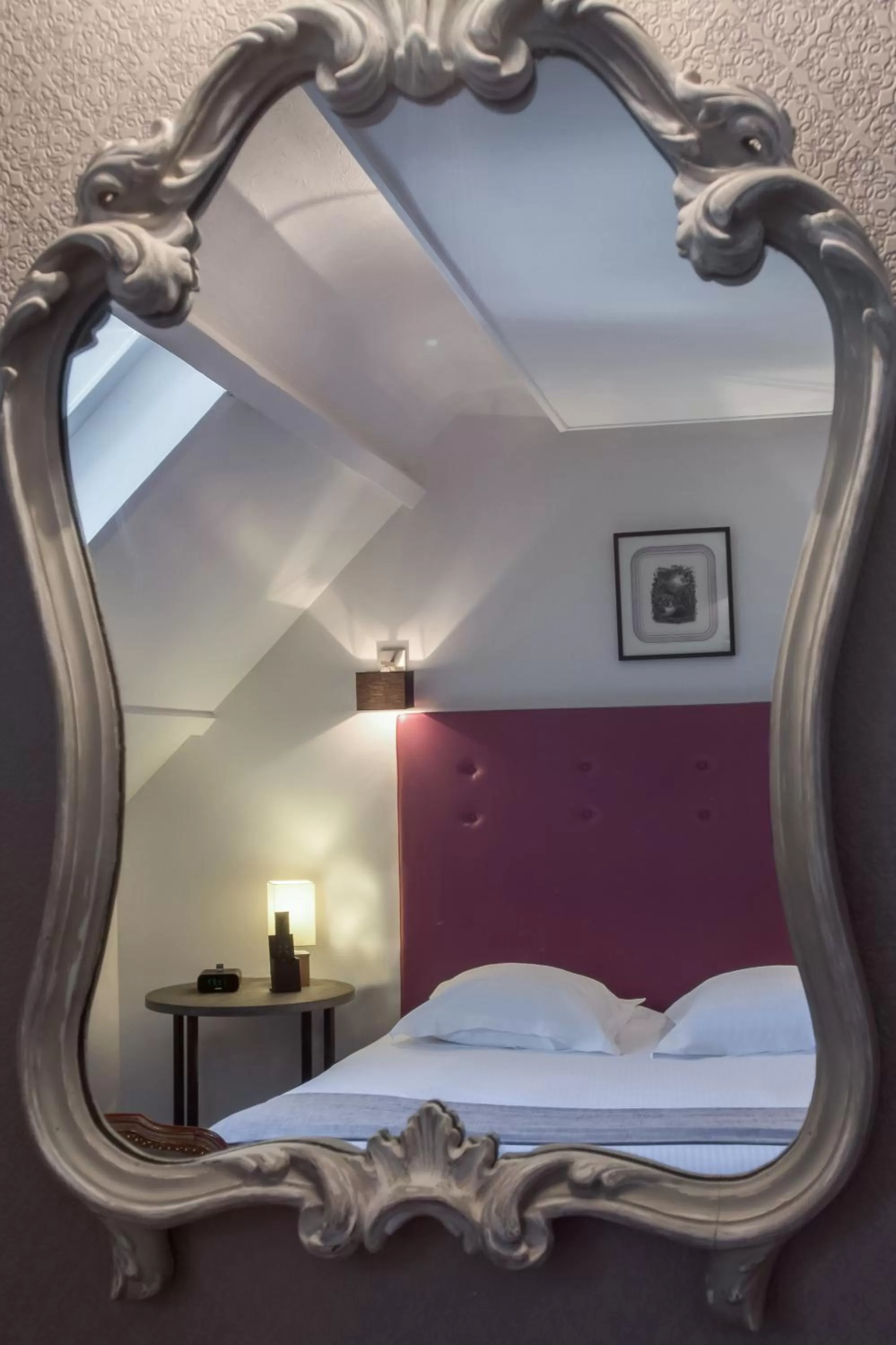 Decorative detail, Bed in Ermitage De Corton - Teritoria