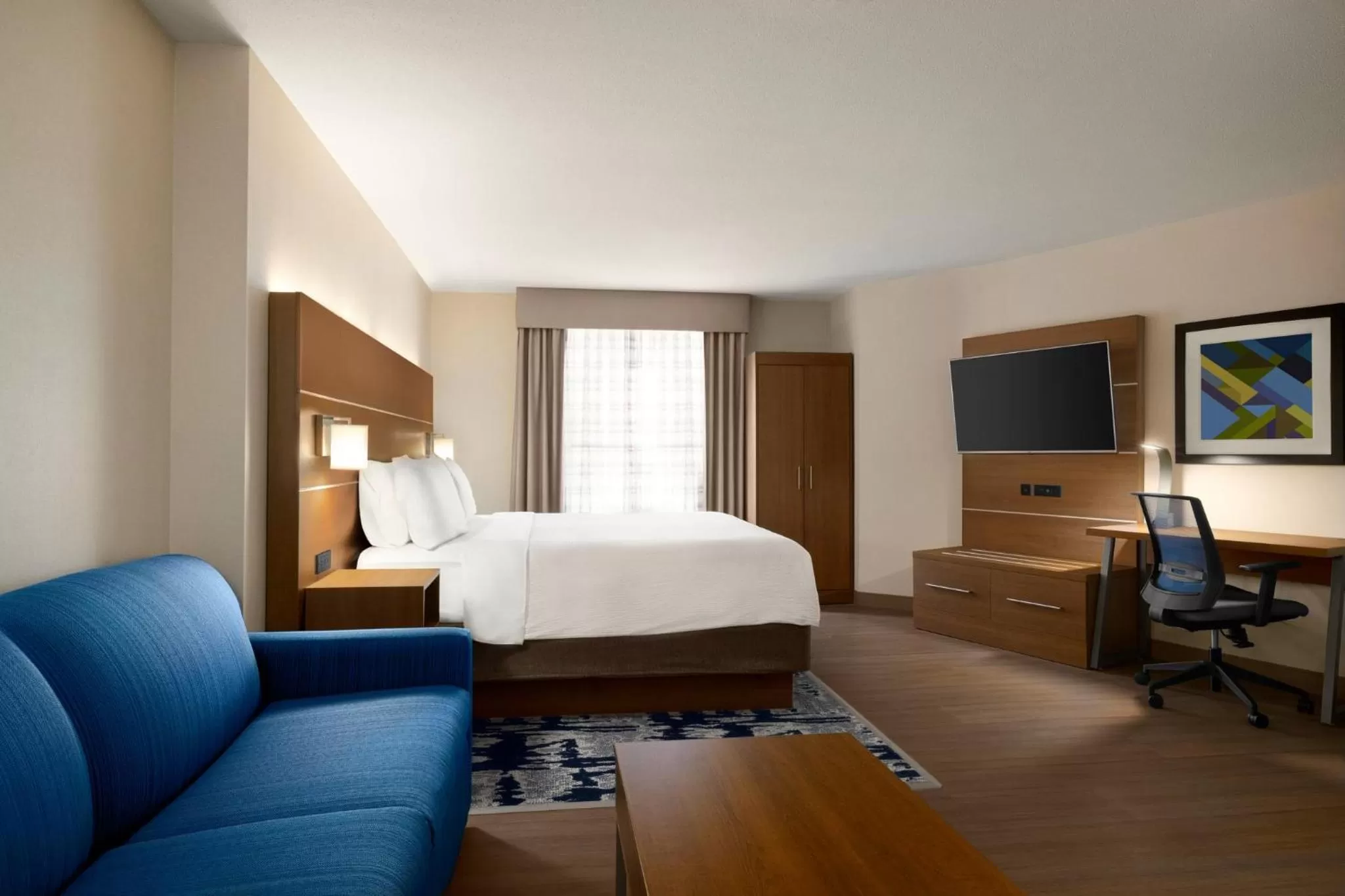 Photo of the whole room, Bed in Holiday Inn Express Vancouver-Metrotown (Burnaby)