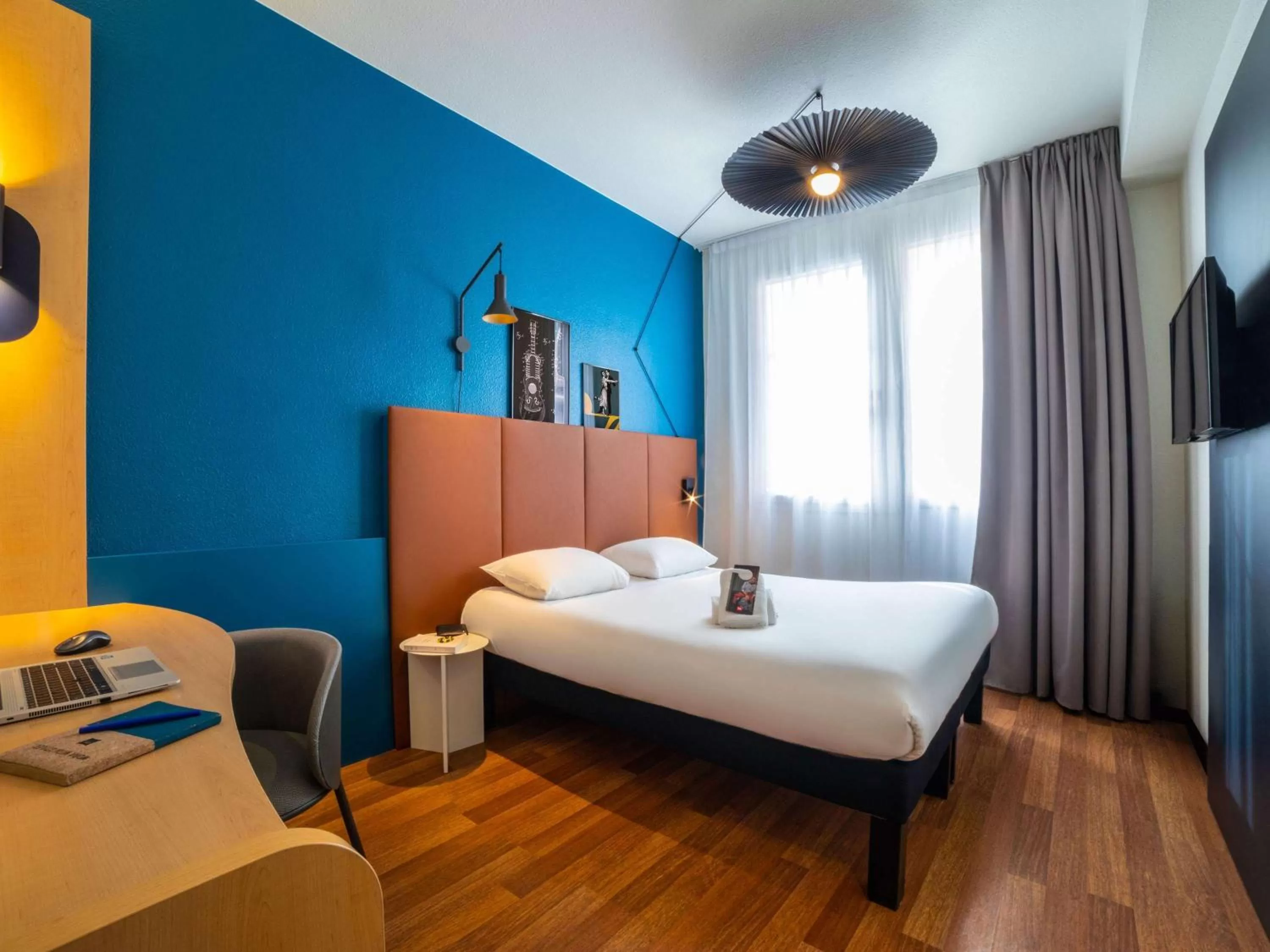 Two Connecting Double Rooms in ibis Paris Ornano Montmartre Nord 18ème