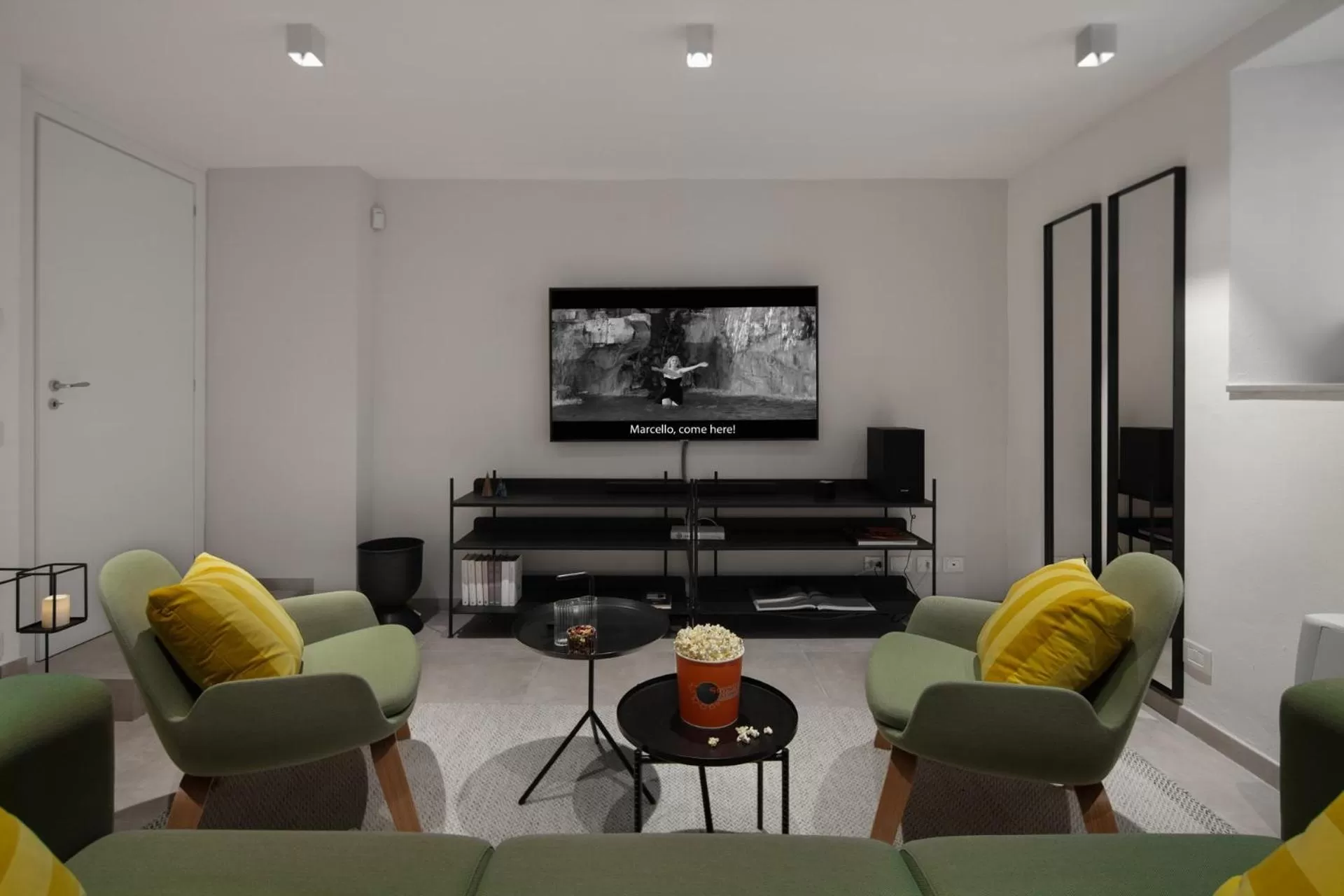 TV and multimedia in BB Hotels Aparthotel Collection Il Michelangelo