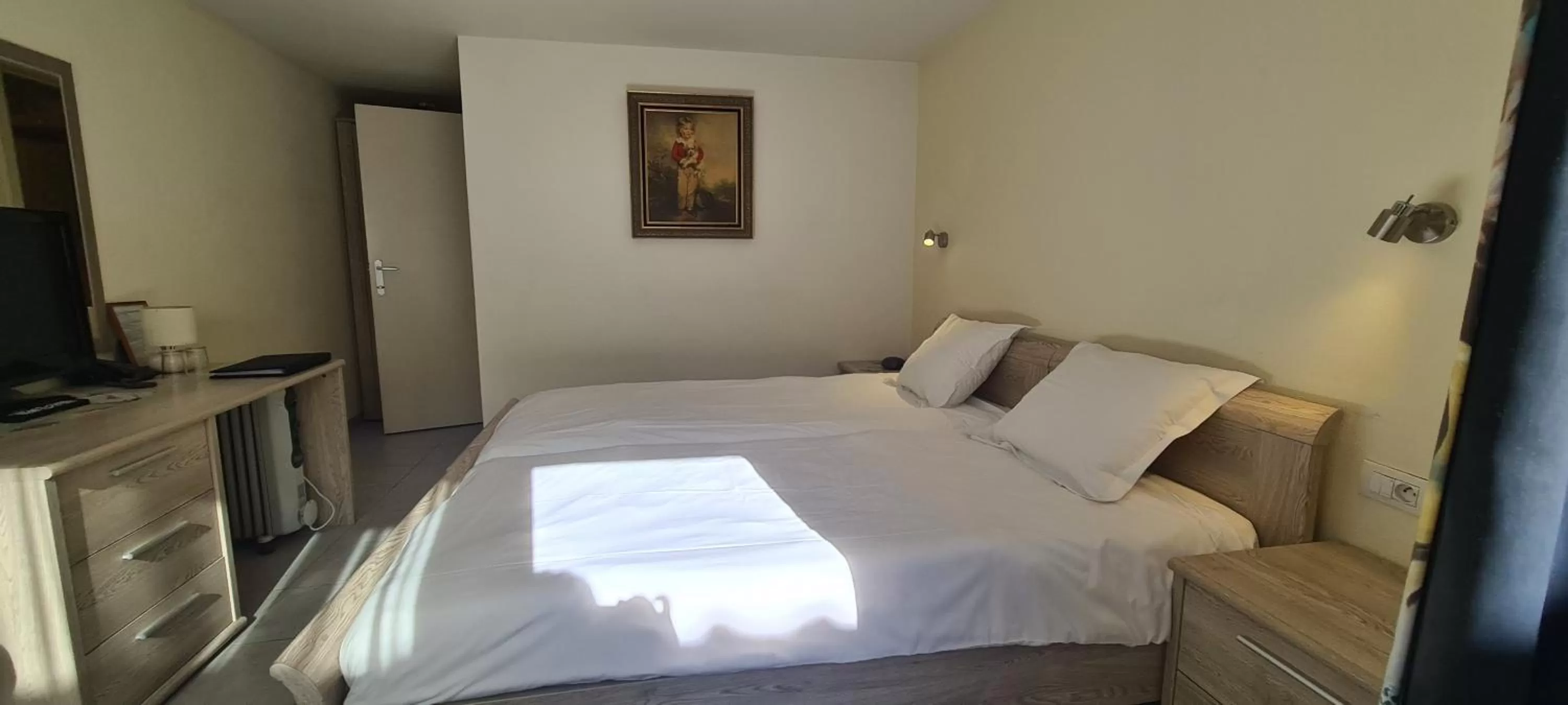 Bedroom, Bed in Alliance Hotel Ieper Centrum