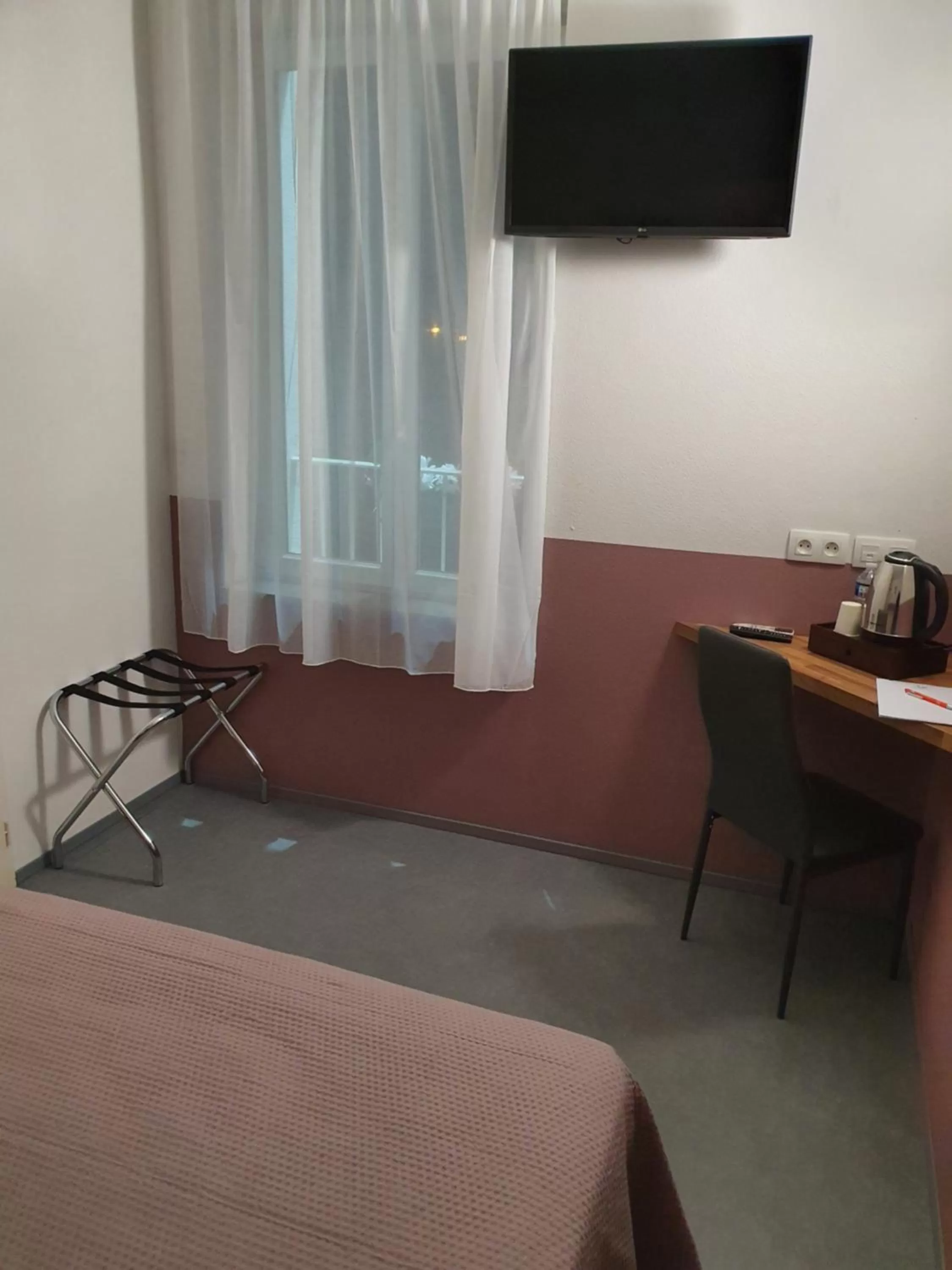 TV/Entertainment Center in AUBERGE DE LA LICORNE eu