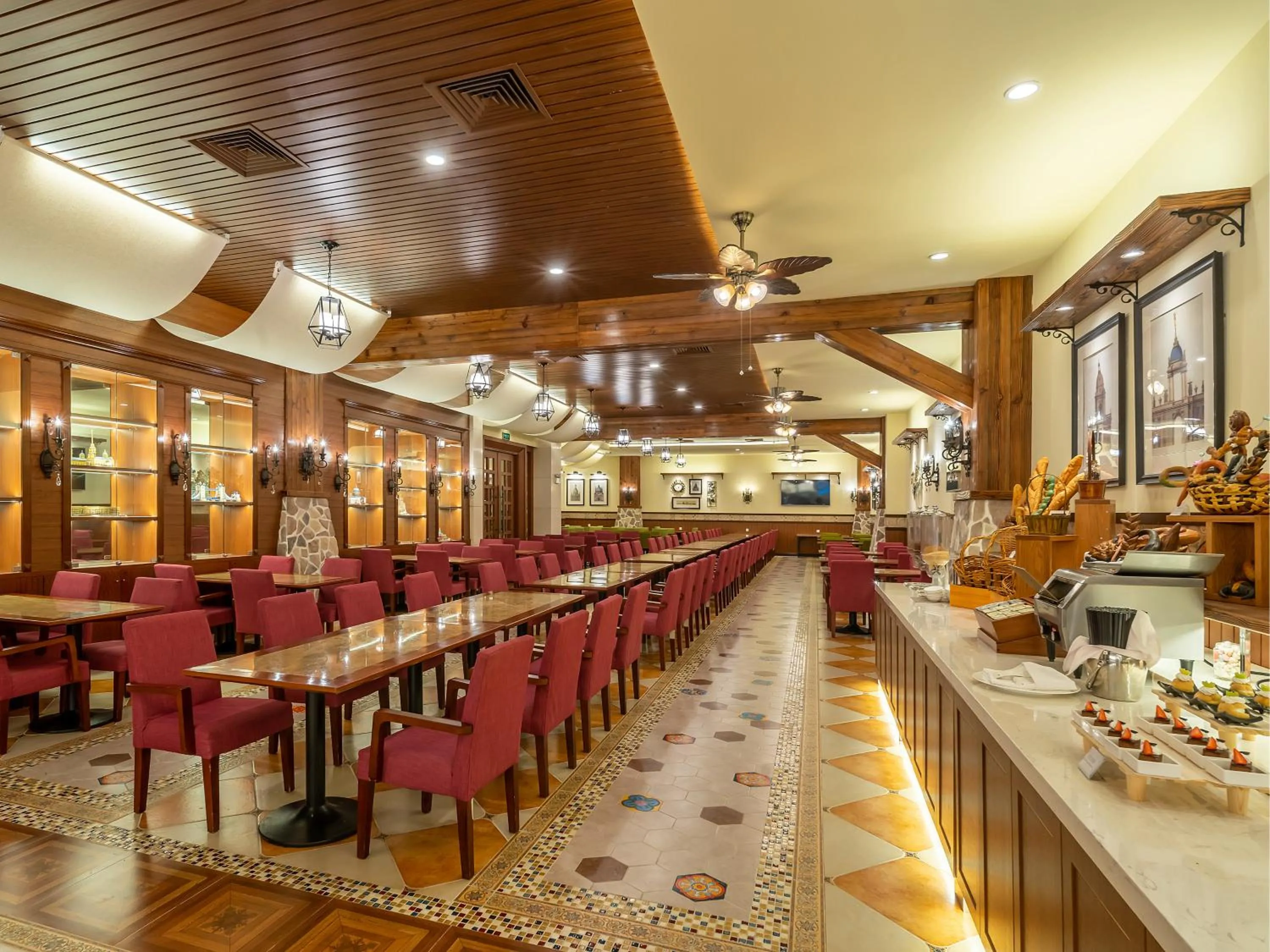 Restaurant/places to eat in Wyndham Shanghai Hongqiao