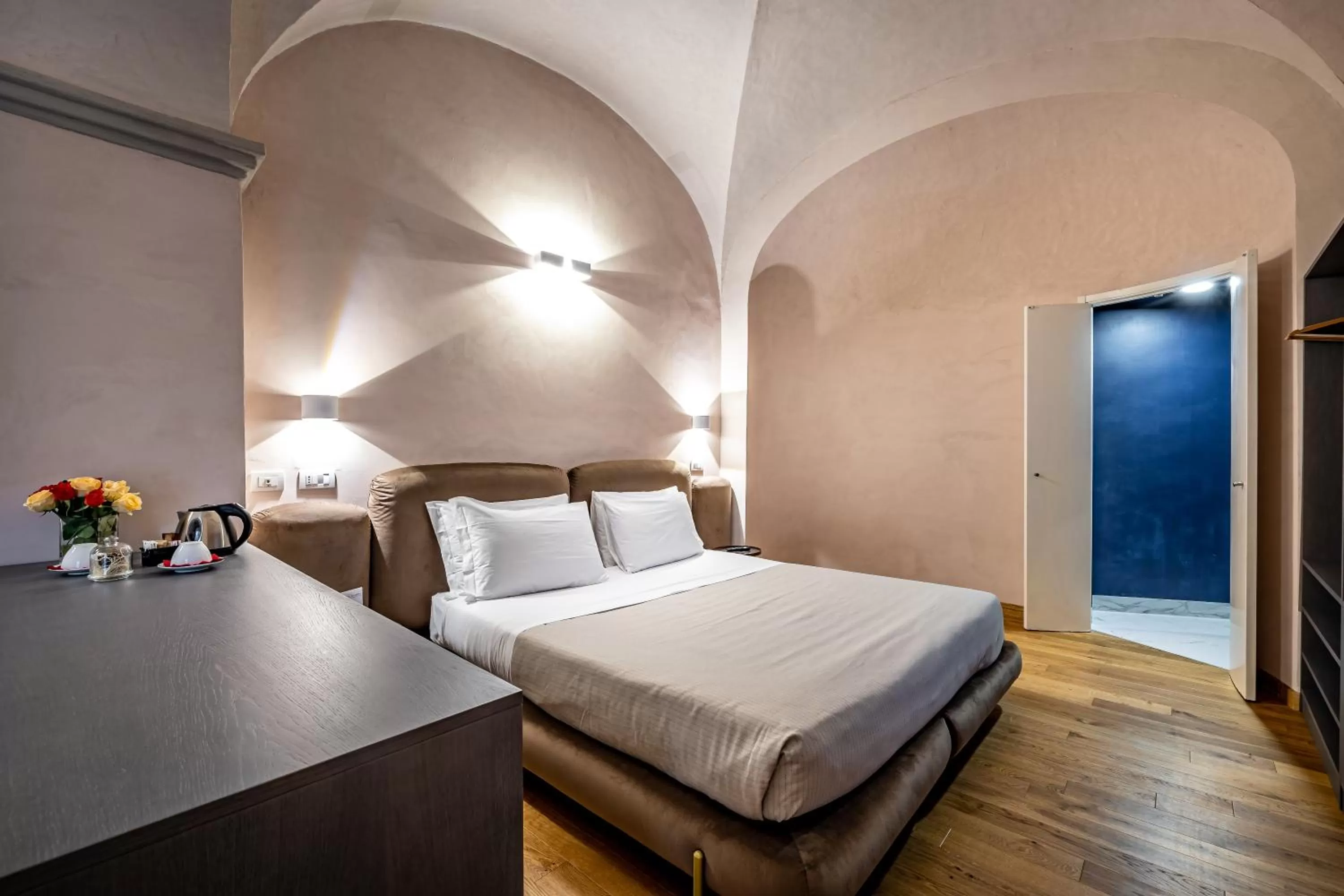 Photo of the whole room, Bed in Hotel La Scaletta al Ponte Vecchio