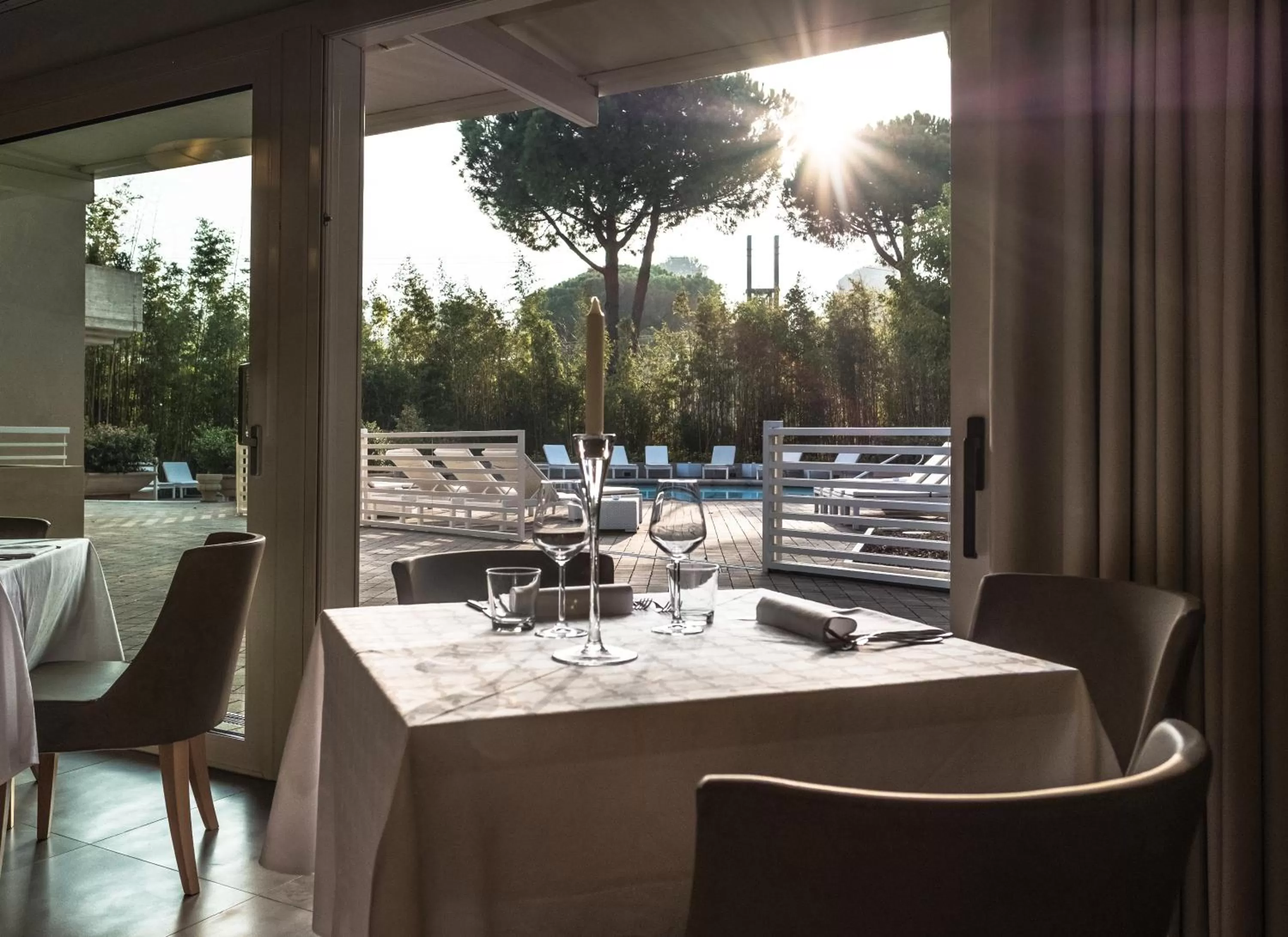 Restaurant/places to eat in Hotel De La Ville