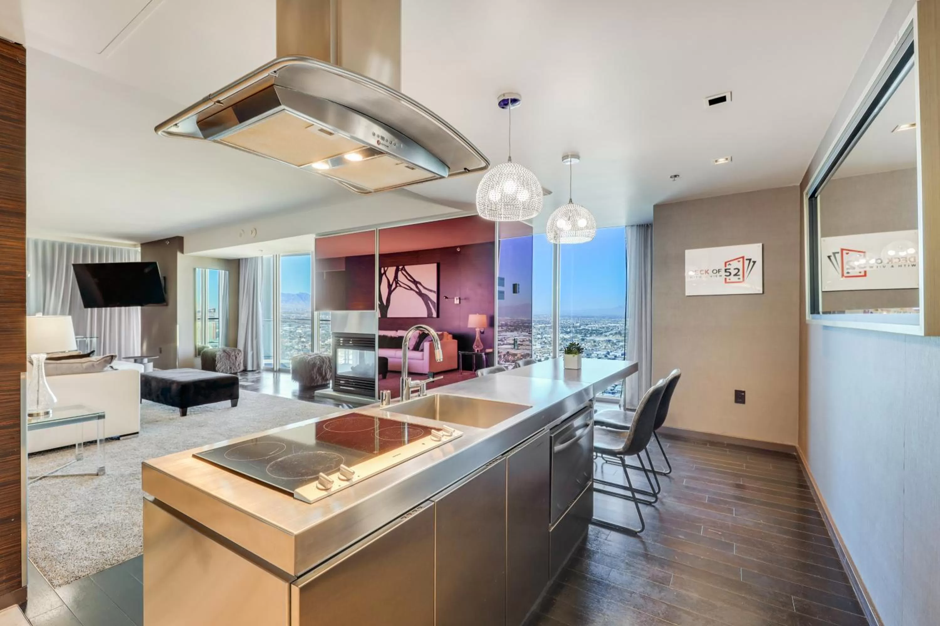 TV and multimedia in Vegas Palms HIGH 52nd fl. 1BDR corner penthouse 1220sqft