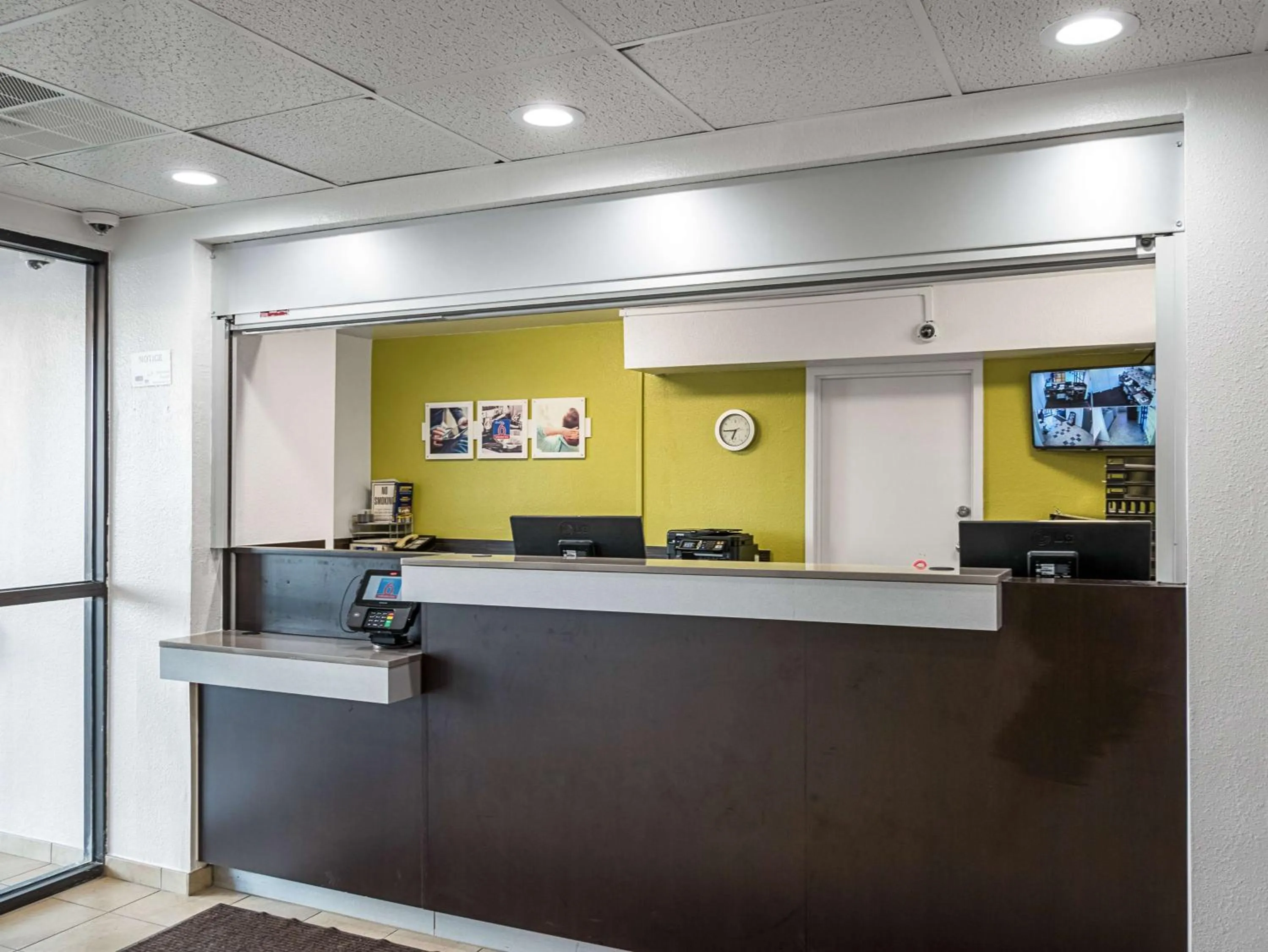 Facade/entrance in Studio 6-Miamisburg, OH - Dayton