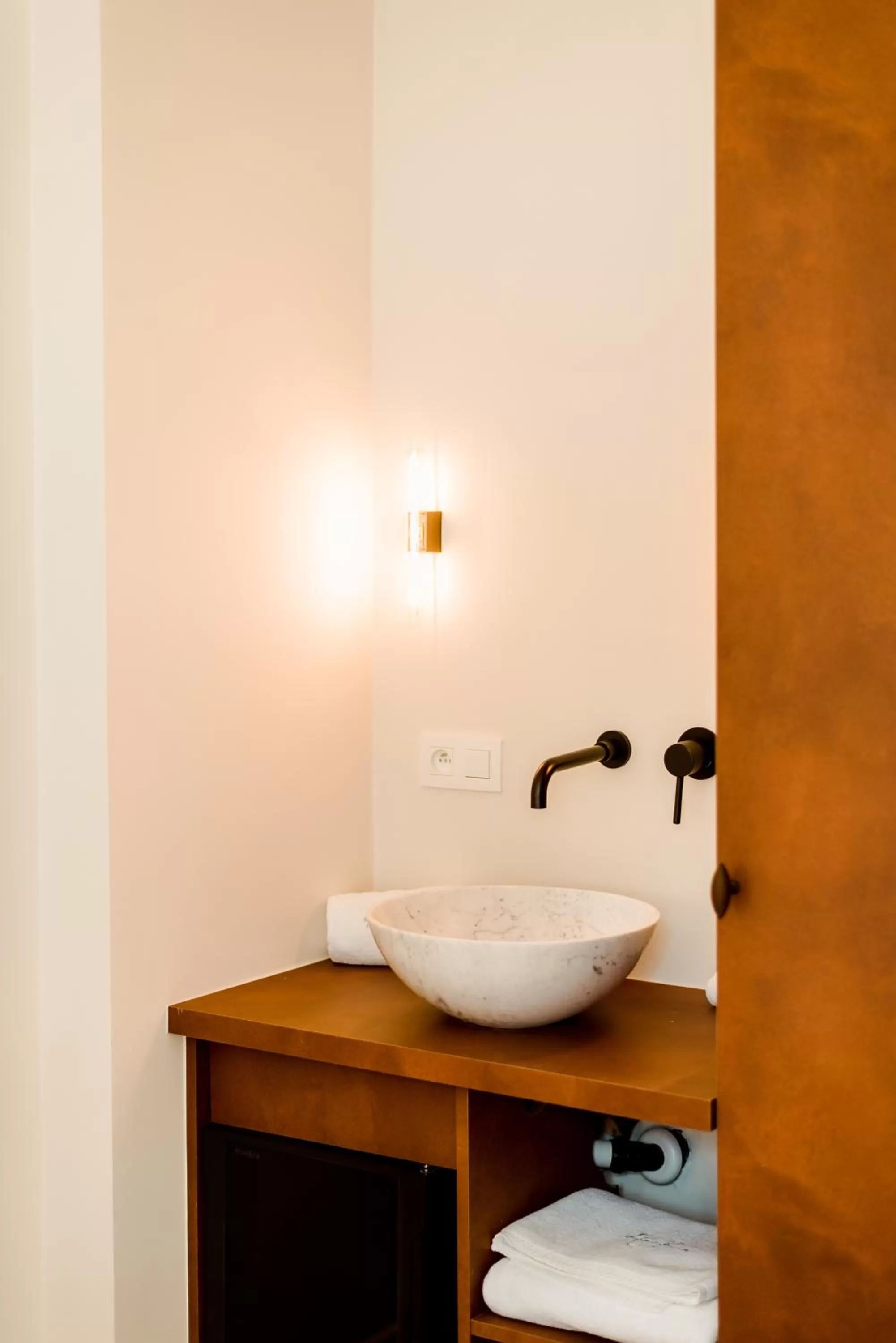 Bathroom in Heirloom - The Librarian