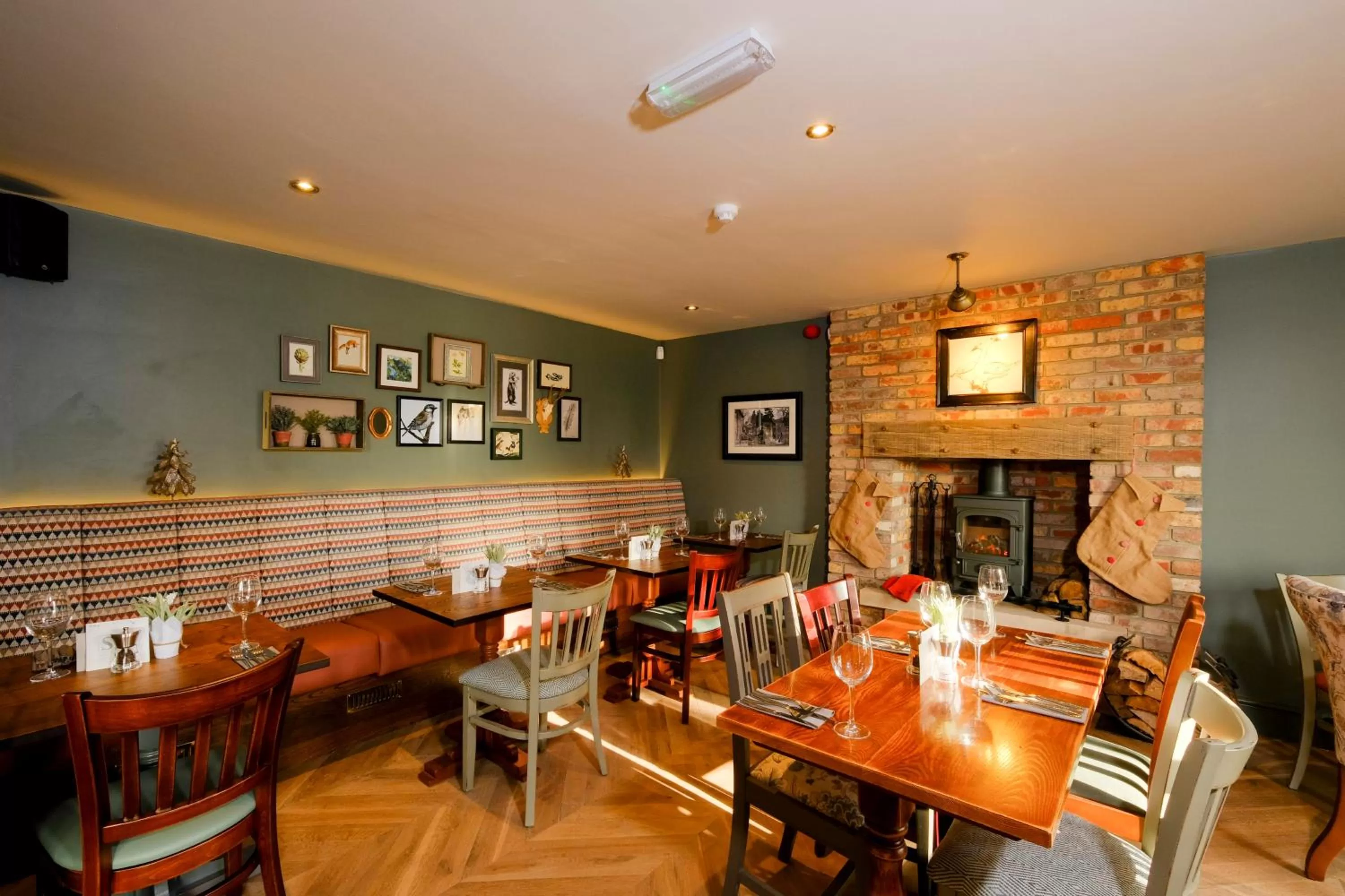 Seating area in The Saracens Head