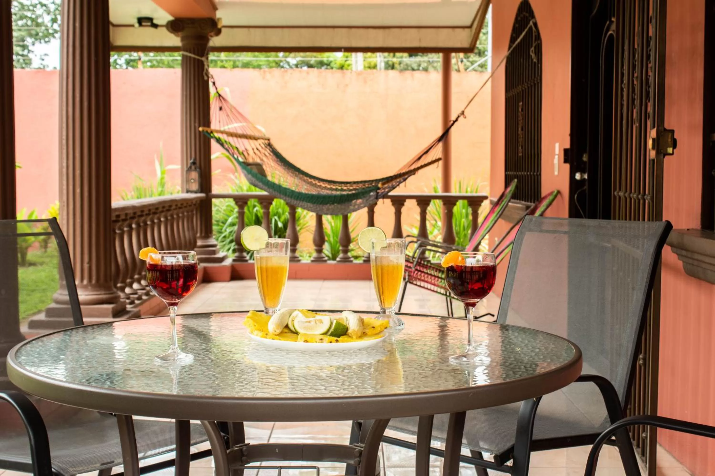 Restaurant/places to eat in Tico House Bed & Breakfast