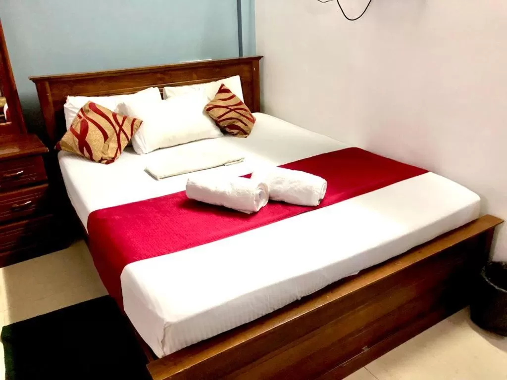 Bed in Yal's Town Inn