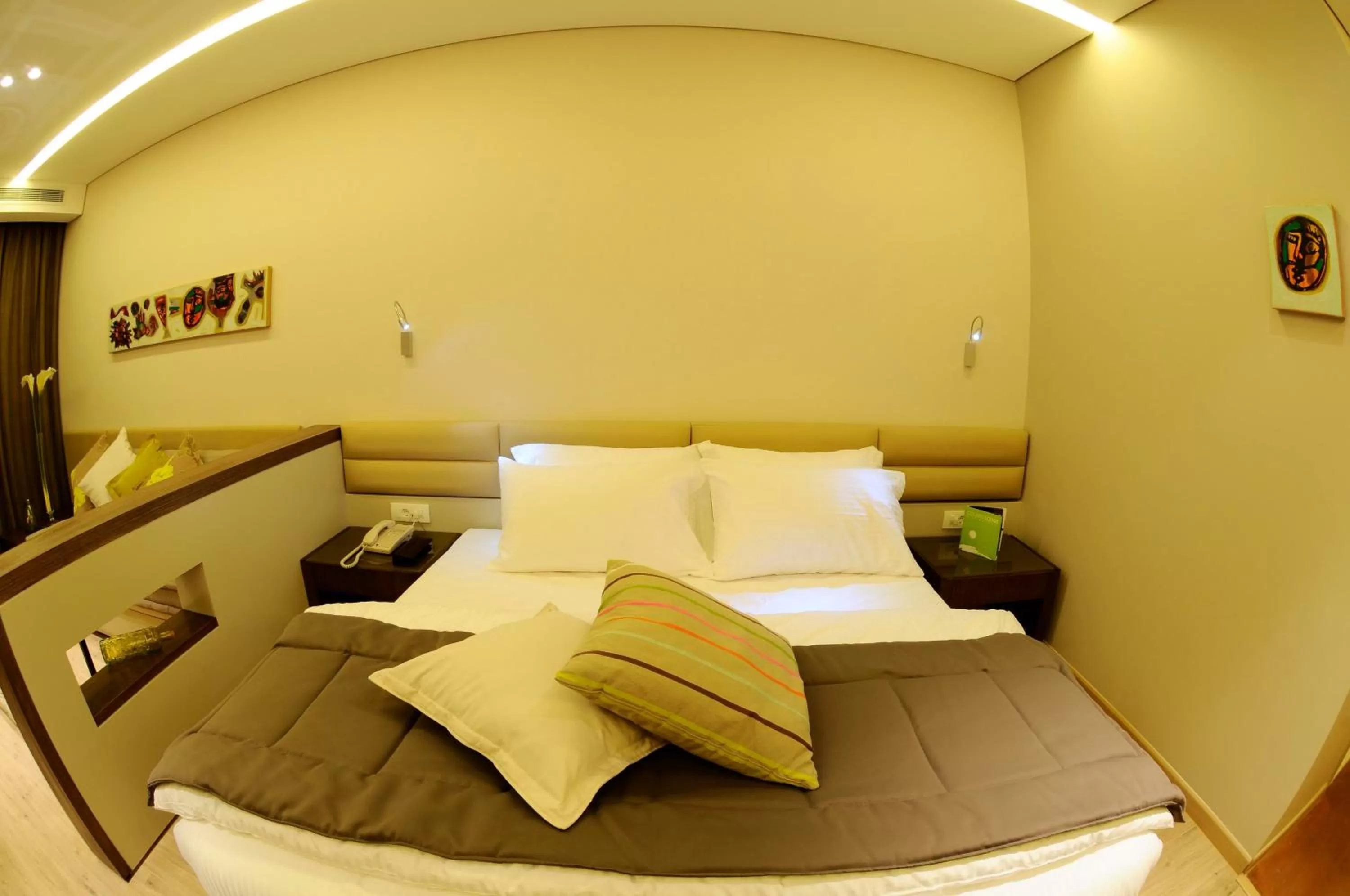 Bedroom, Bed in Country Lodge Hotel & Resort Beirut