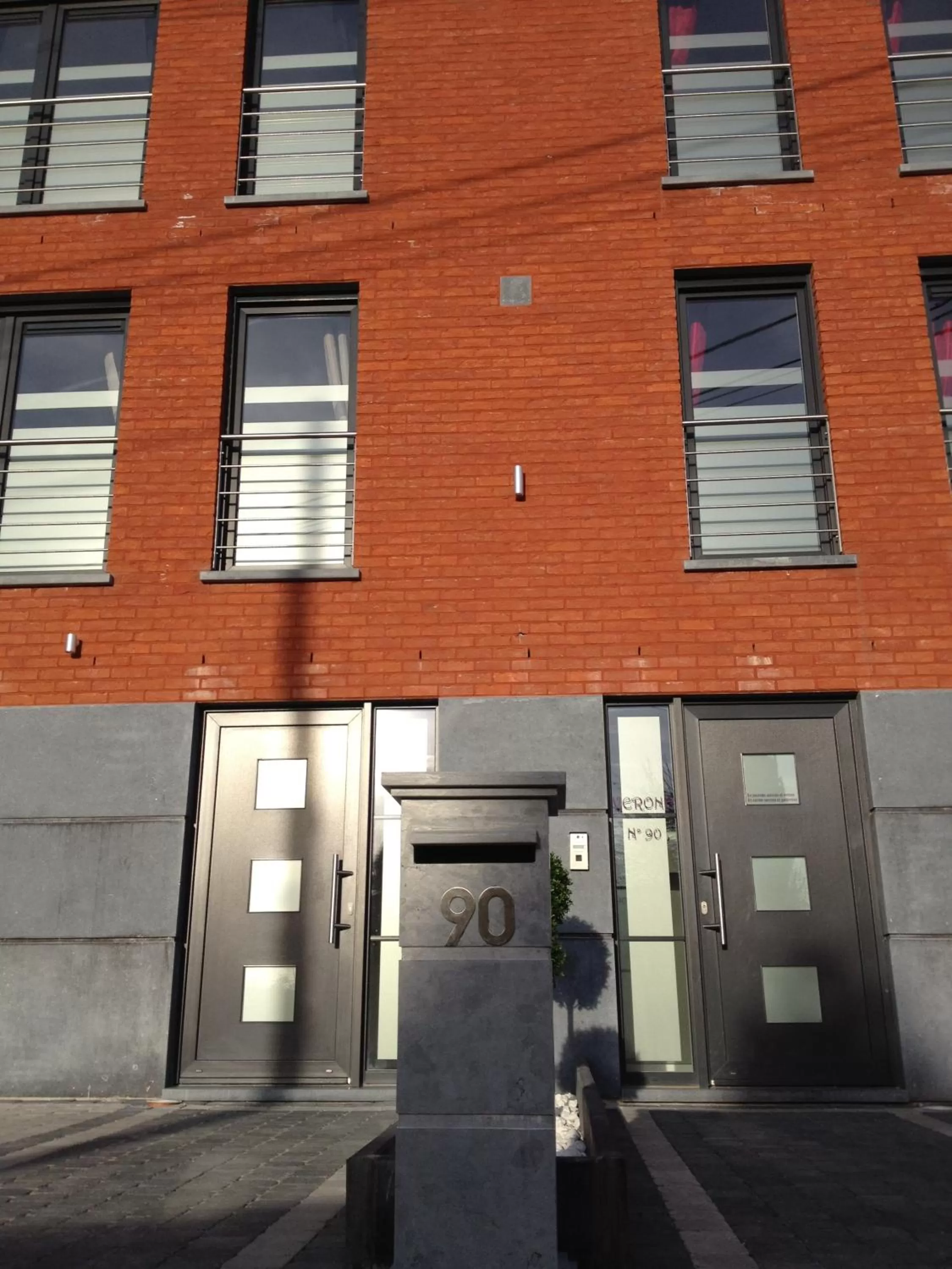 Facade/entrance in V E R O N E - Rooms & Suites - Liège - Rocourt
