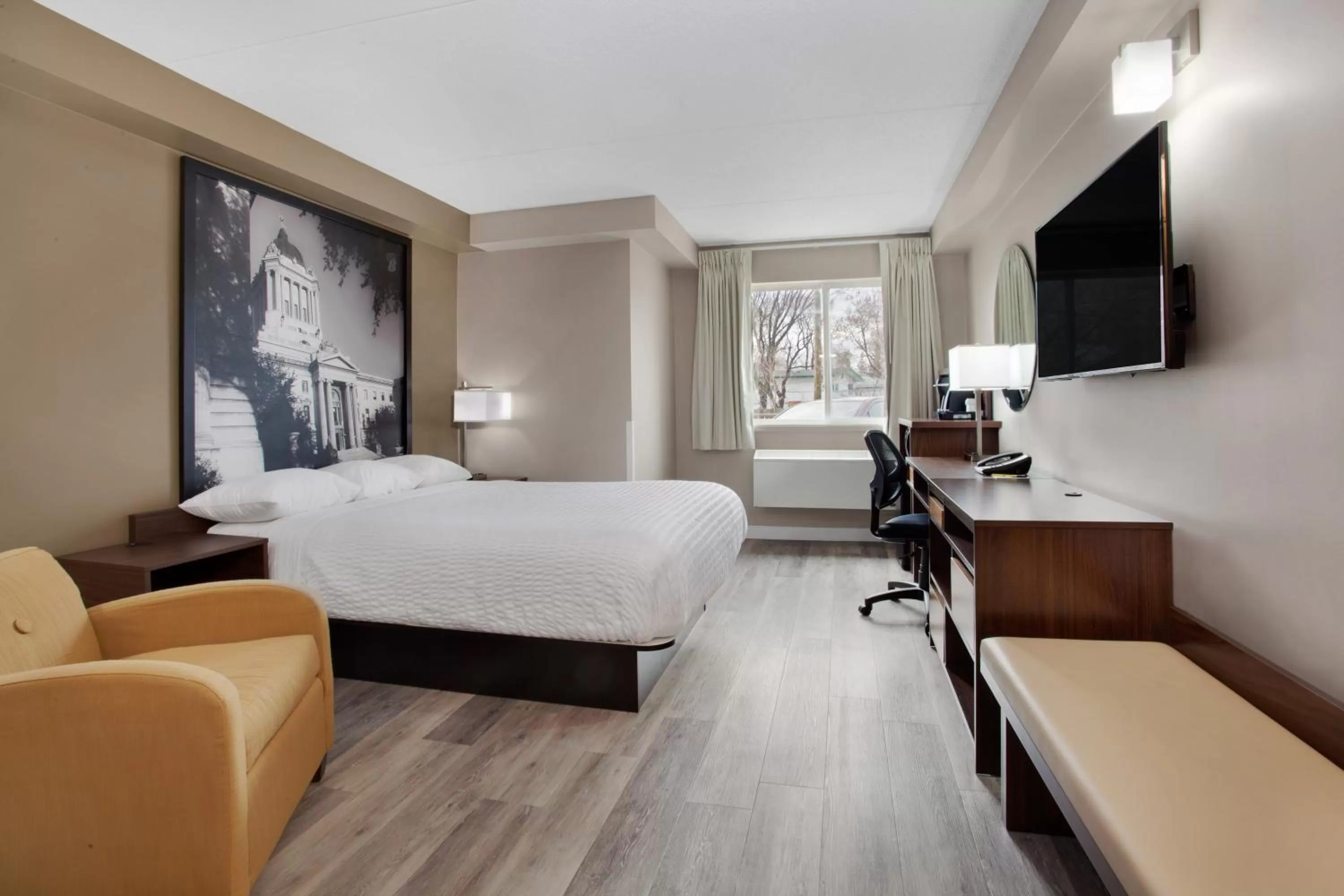 Photo of the whole room, Bed in Super 8 by Wyndham Winnipeg West
