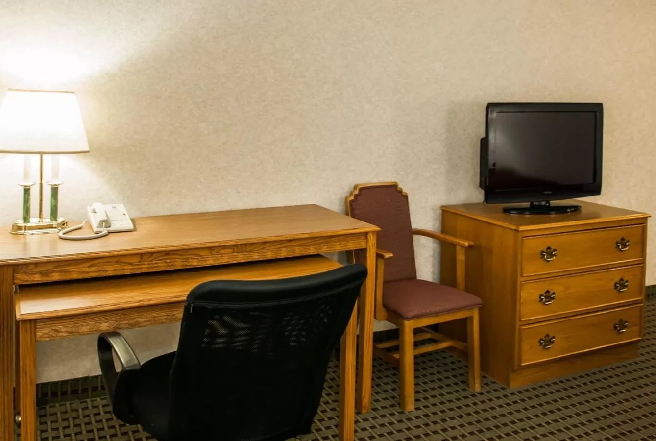 Bedroom in Baymont by Wyndham Franklin