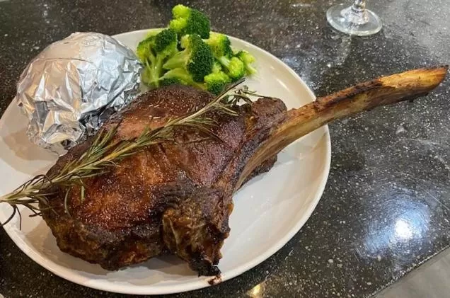 Restaurant/places to eat, Food in Bumblebee Bight Inn