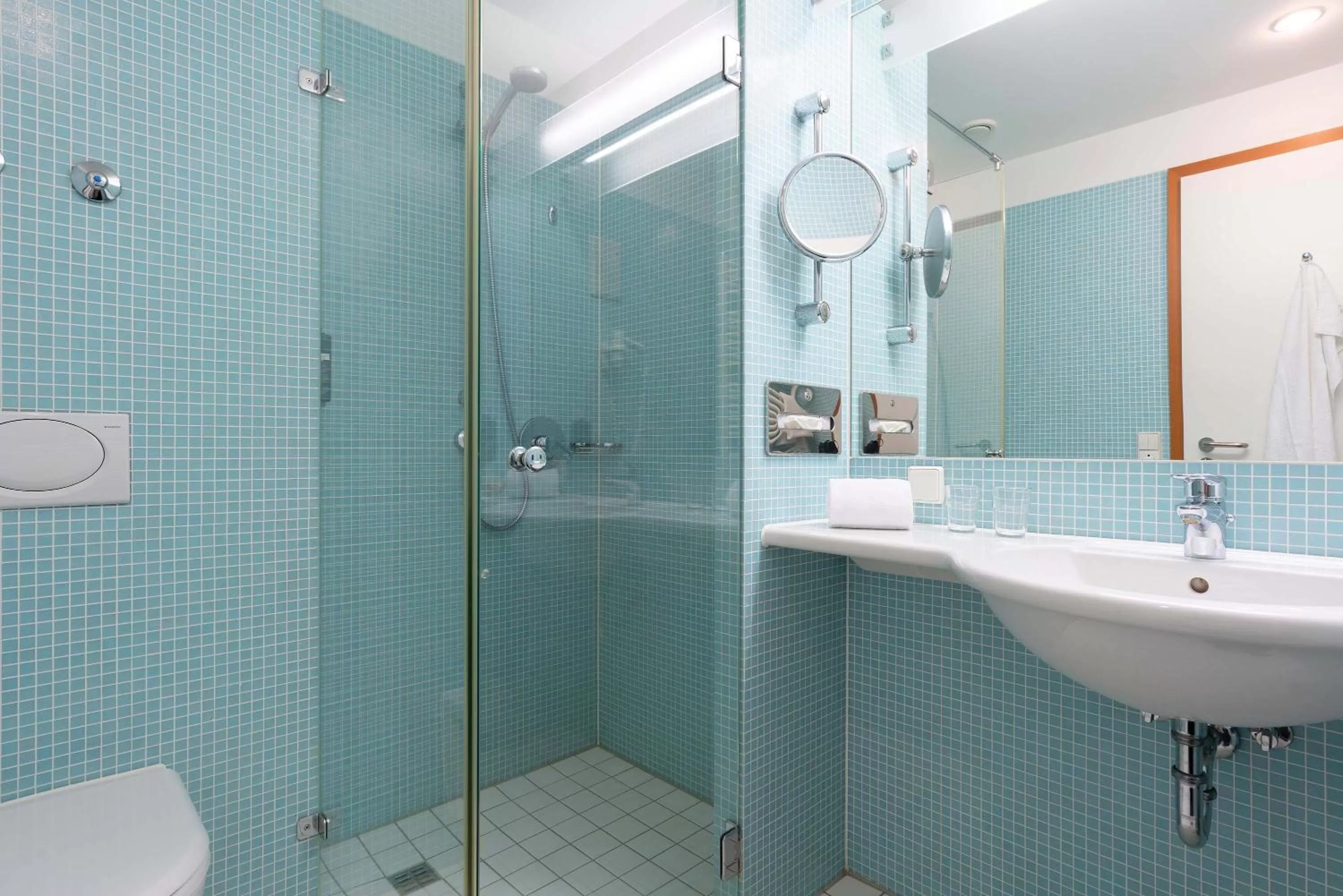 Shower in Seminaris Avendi Hotel Potsdam