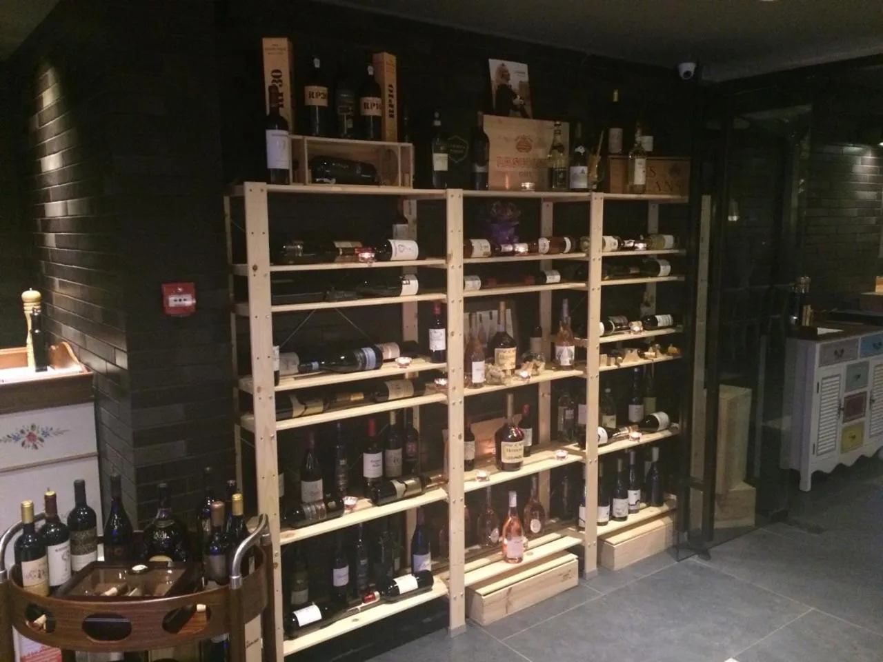 Restaurant/places to eat in All Seasons Residence Design Hotel - Free parking