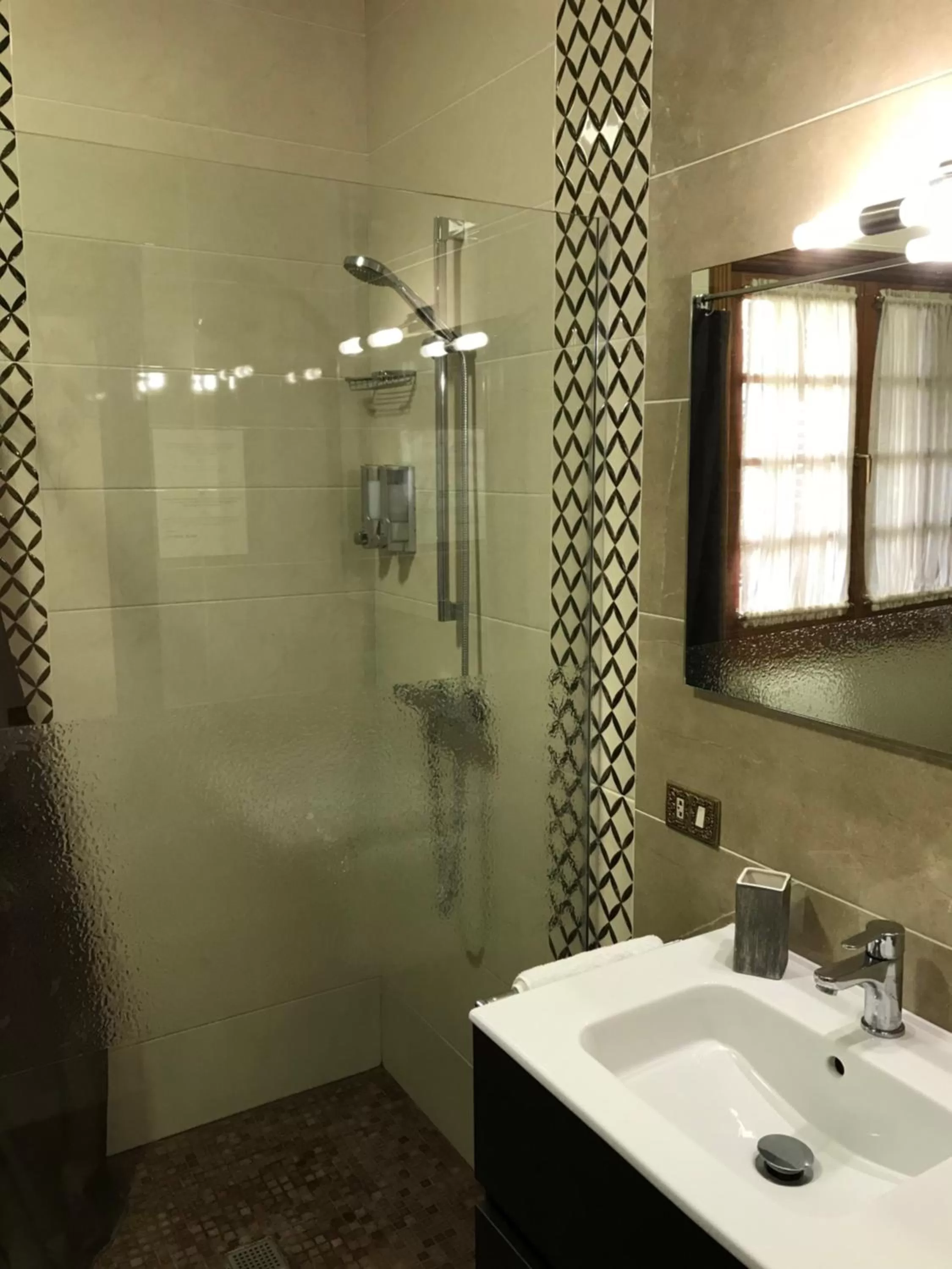 Shower, Bathroom in Il Sogno di Gio della Laguna