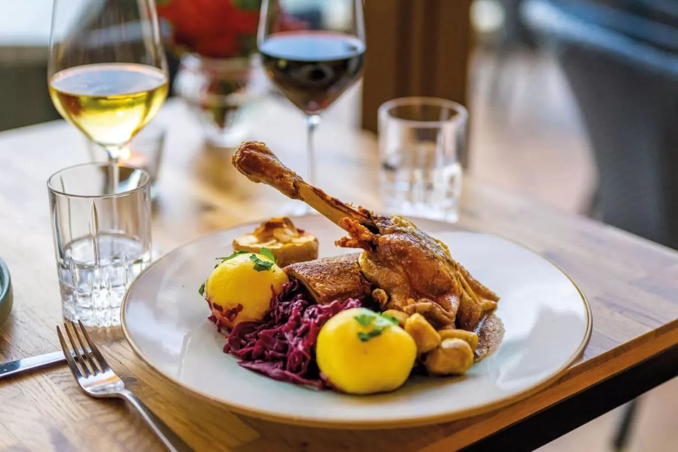 Restaurant/places to eat in Diehls Hotel