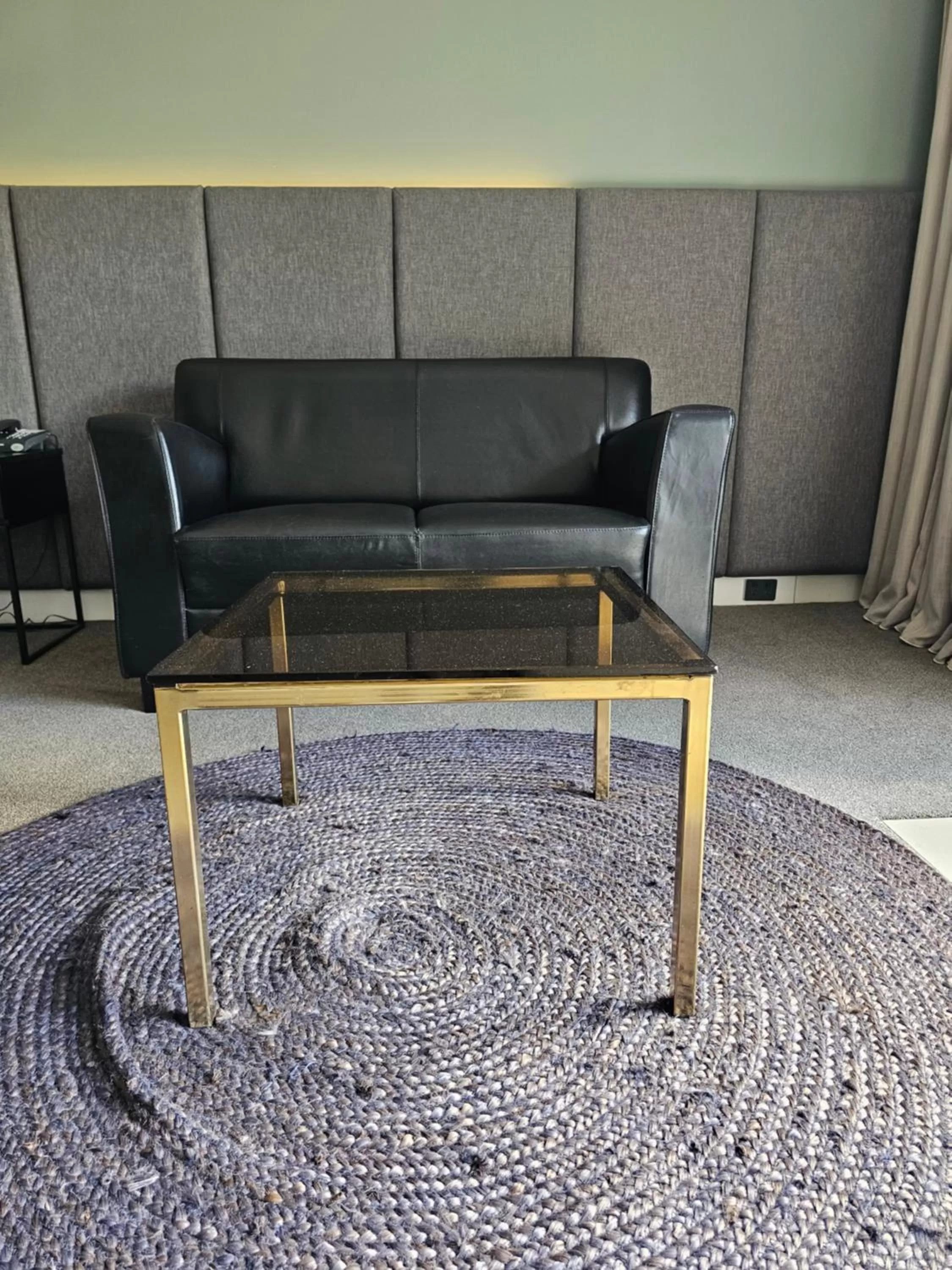 Seating area in The Avenue