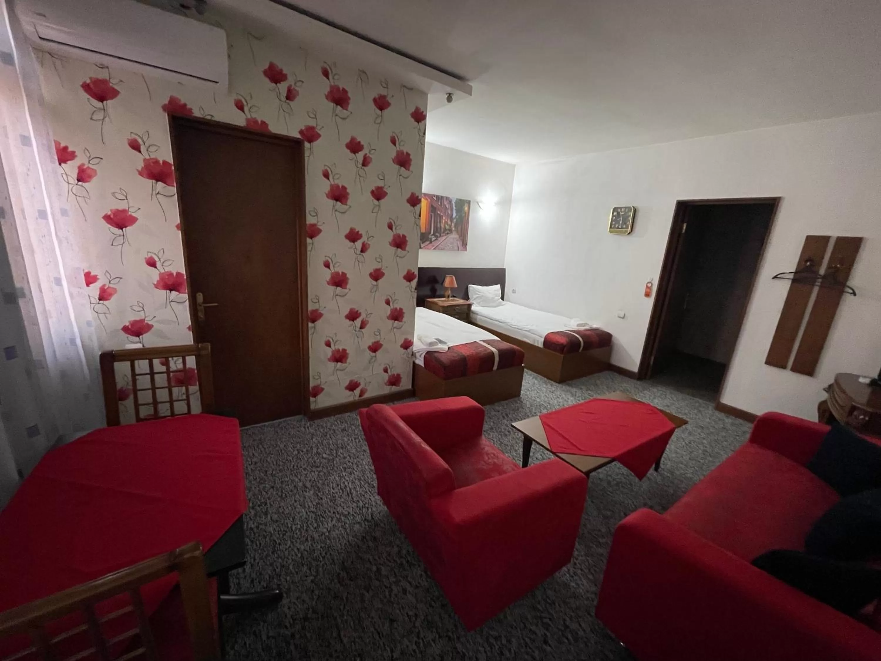 Seating Area in NO PROBLEM