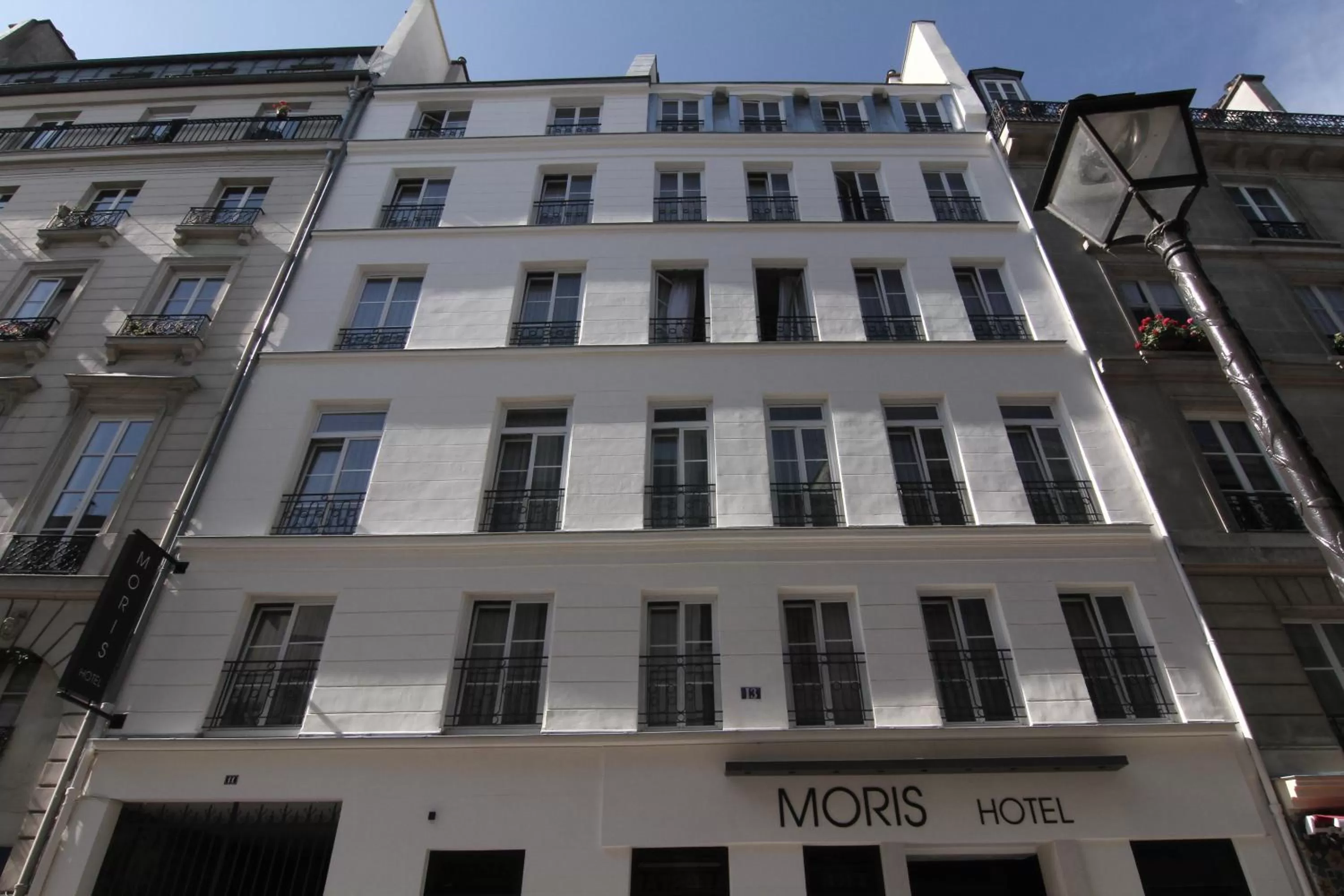 Property building in Moris Grands Boulevards