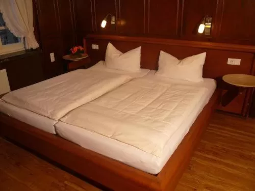 Bed in Elektro-Hotel Rosenhaus GmbH