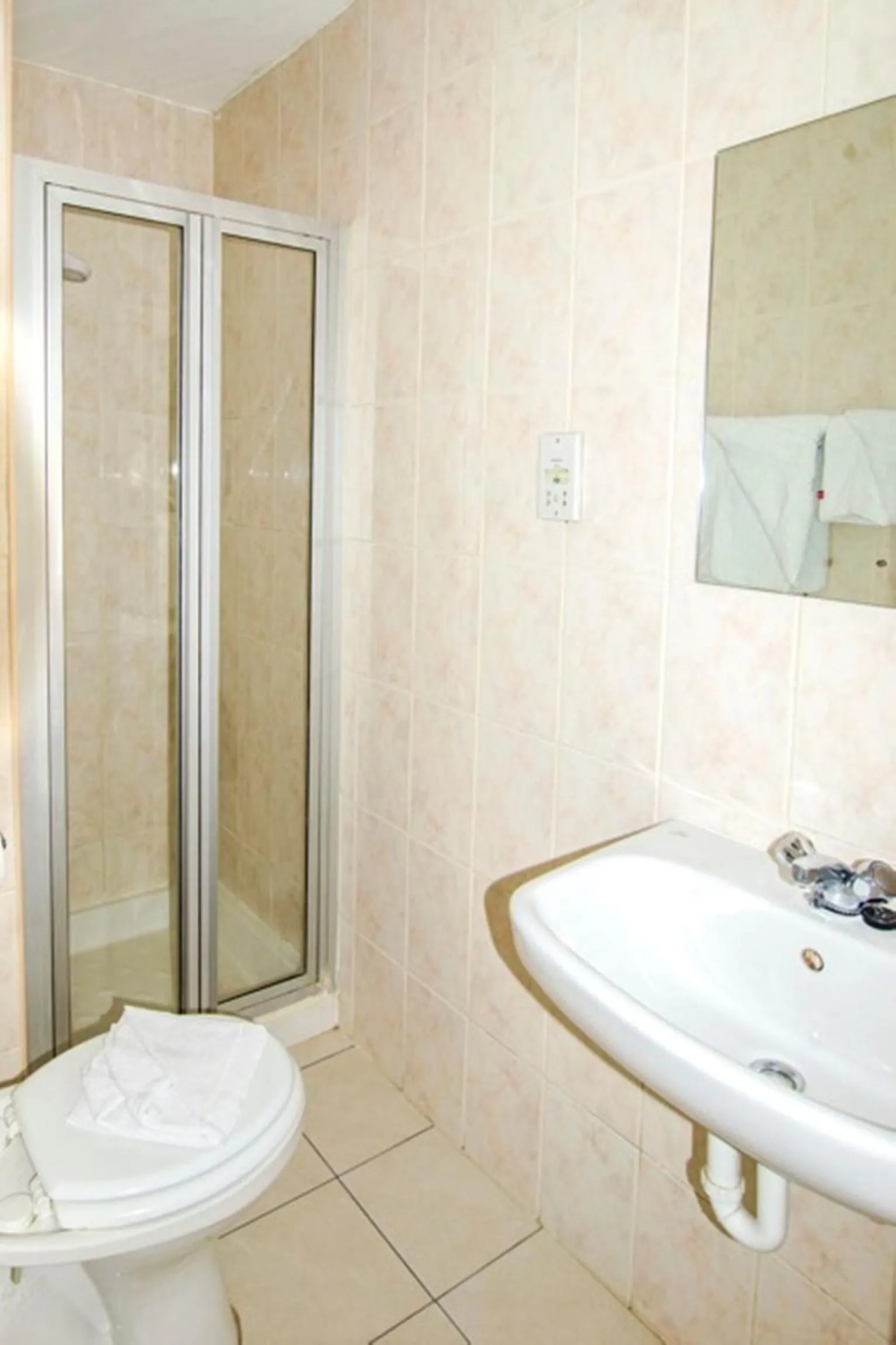 Bathroom in Brunel Hotel