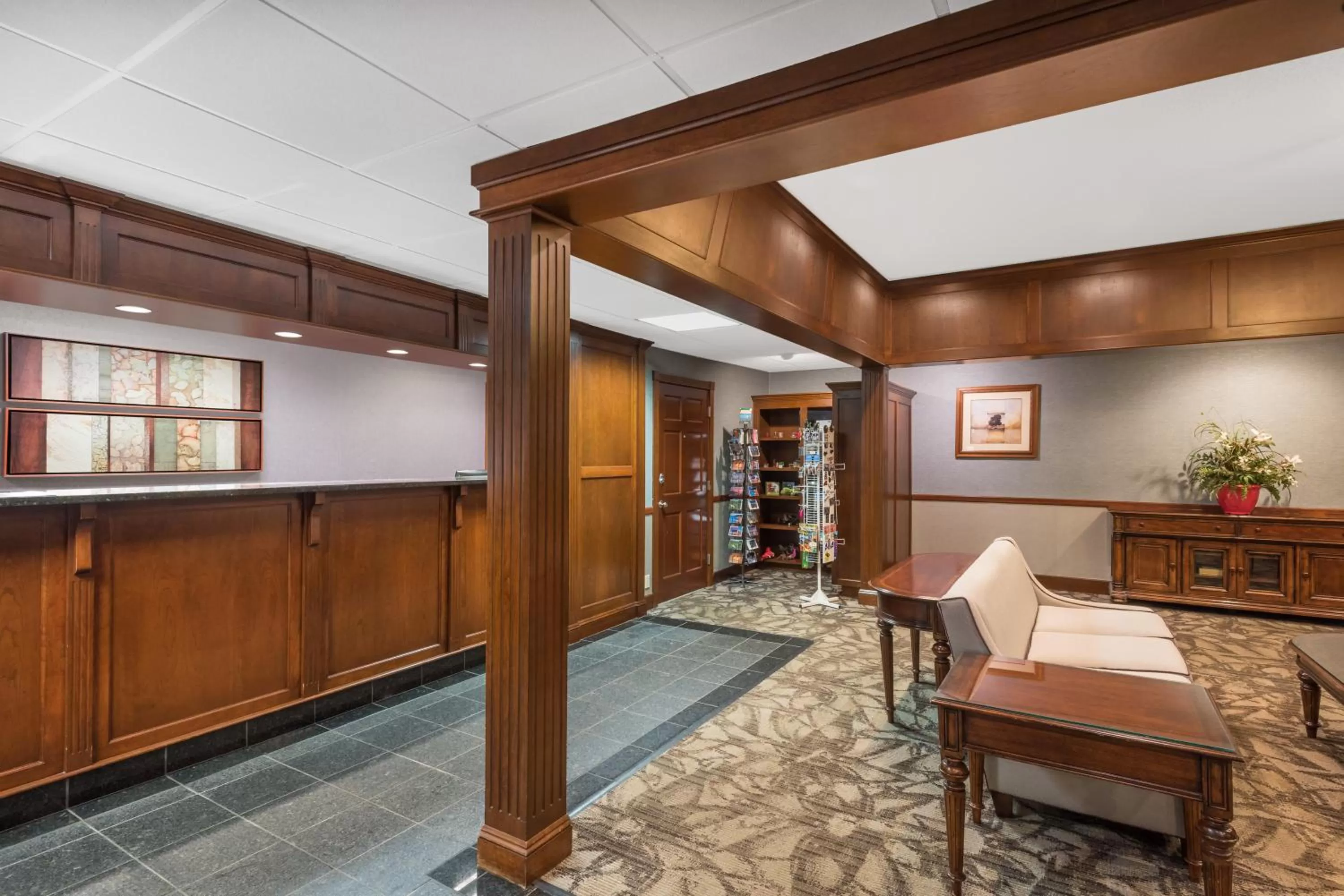 Lobby or reception in Ramada Plaza by Wyndham Portland