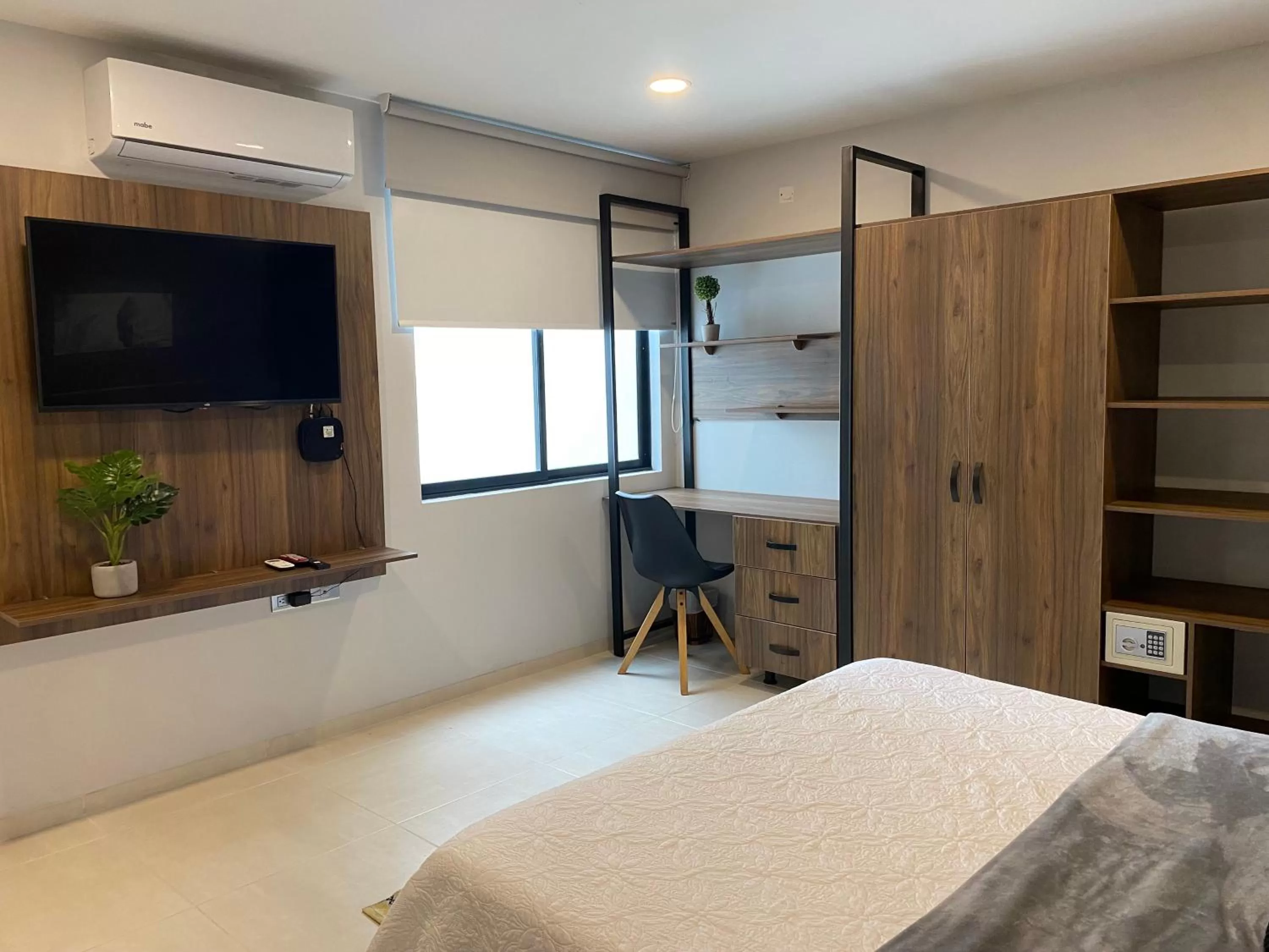 Photo of the whole room, TV/Entertainment Center in Kapital Suites