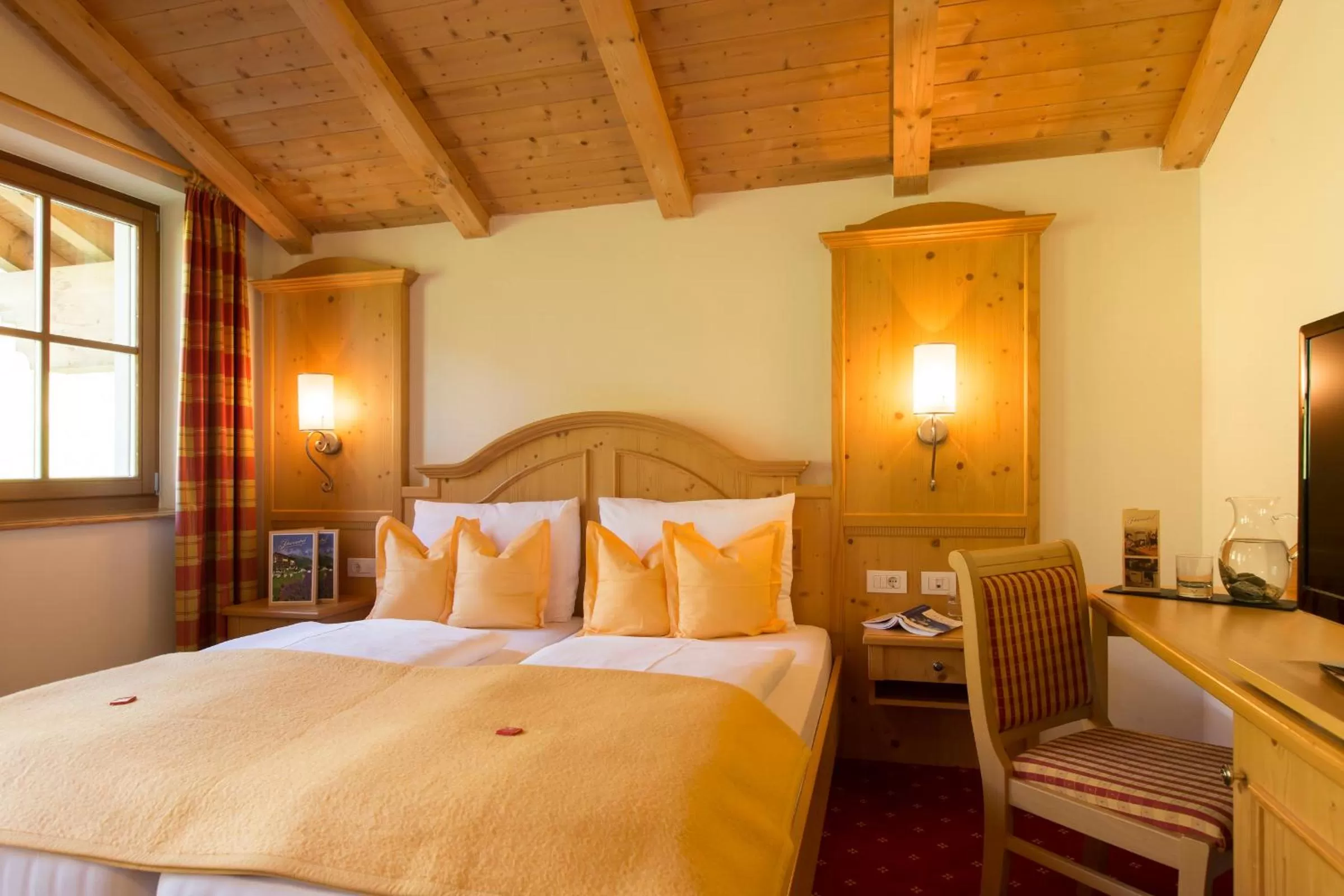 Bedroom, Bed in Berghotel Johanneshof