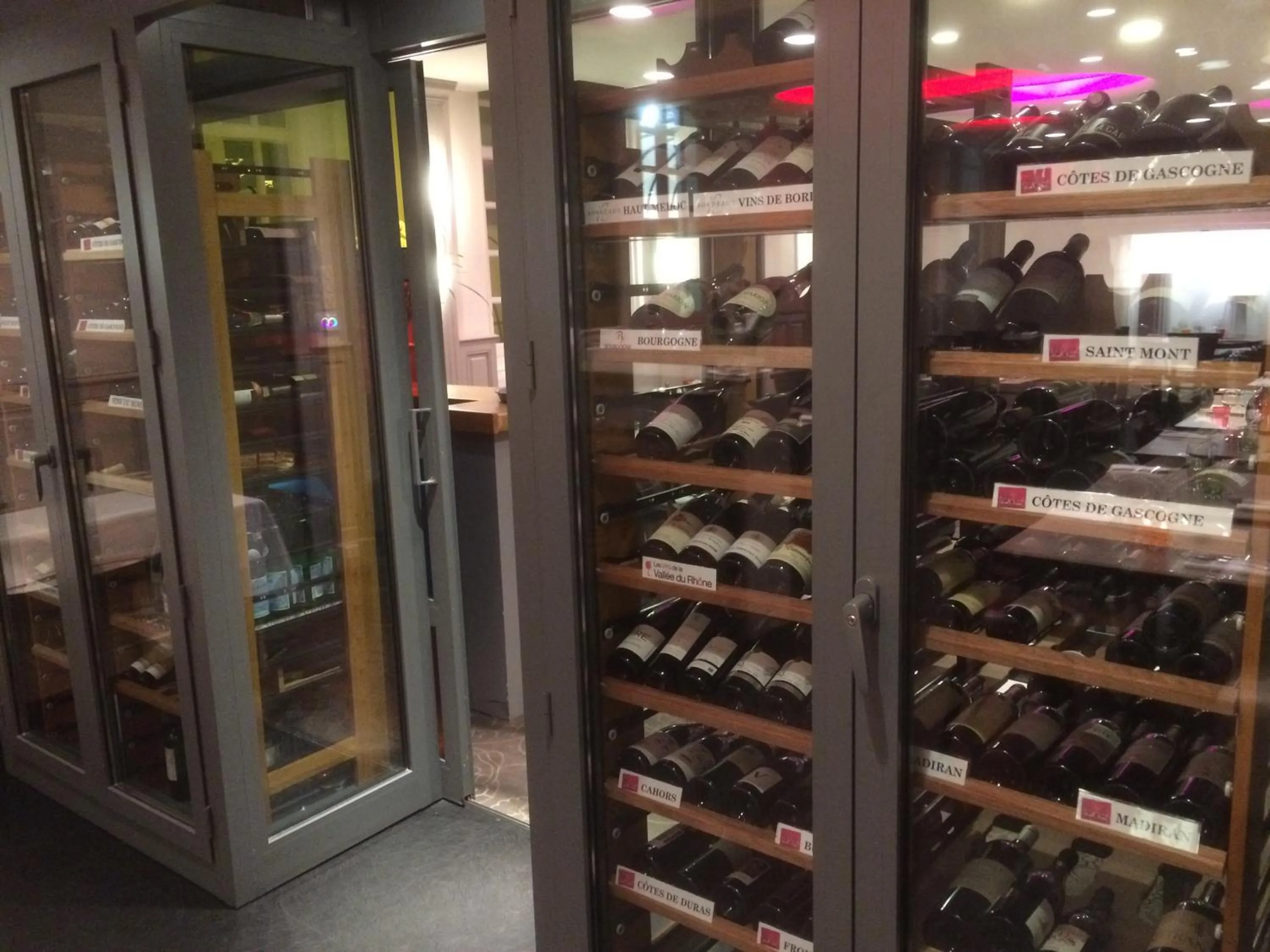 Restaurant/places to eat in Hôtel de France