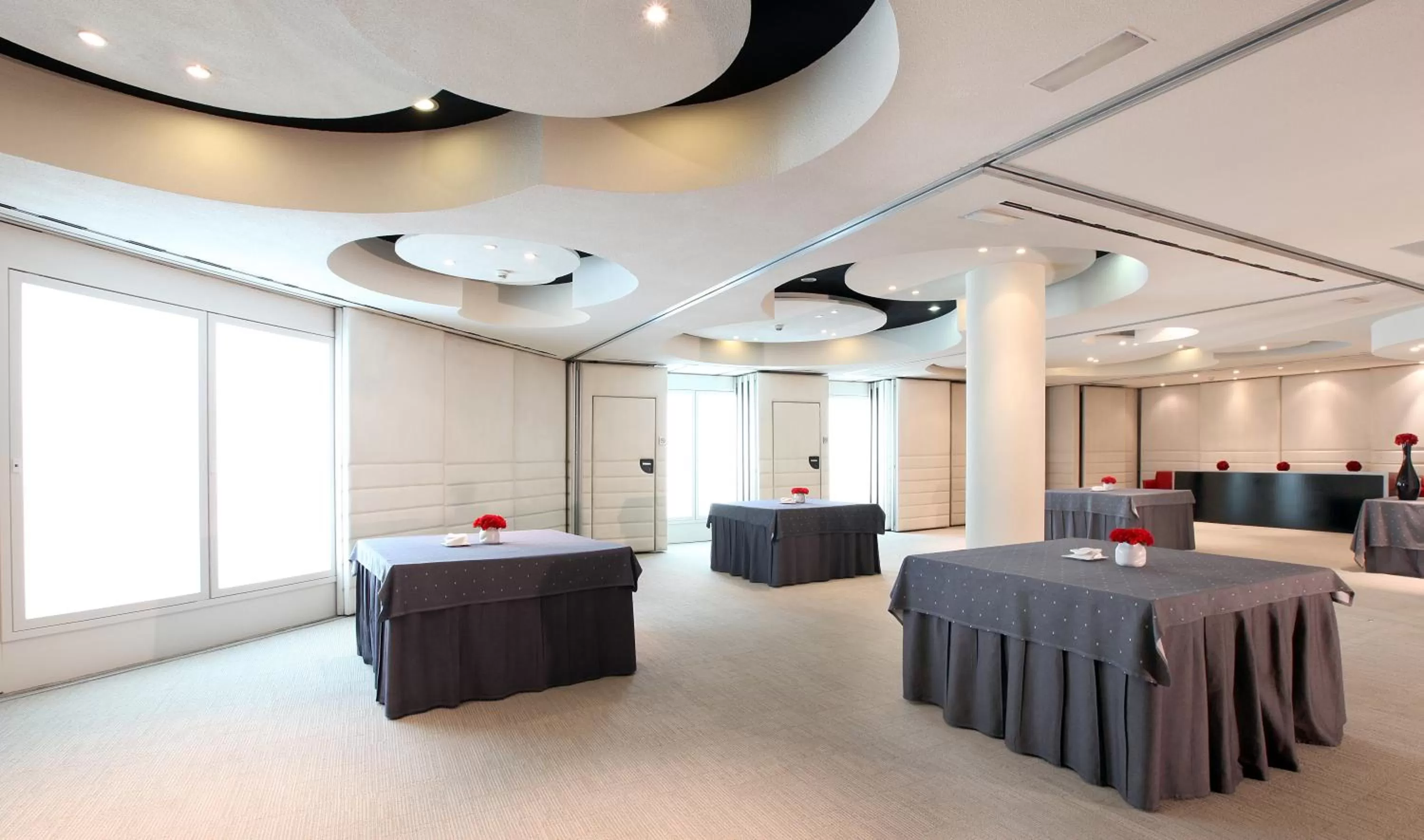 Business facilities in Cram Hotel