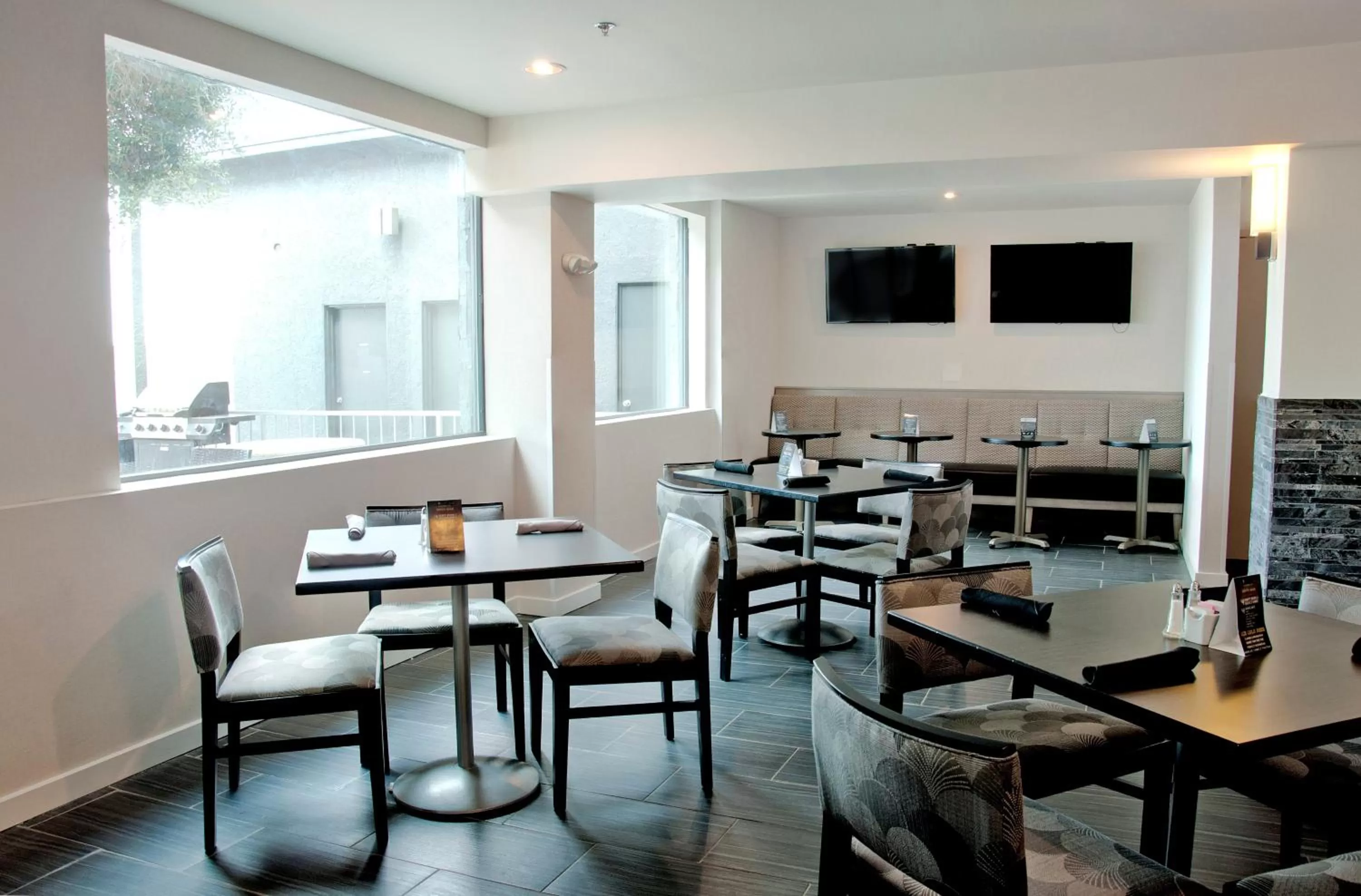 Restaurant/places to eat in Holiday Inn Victorville by IHG