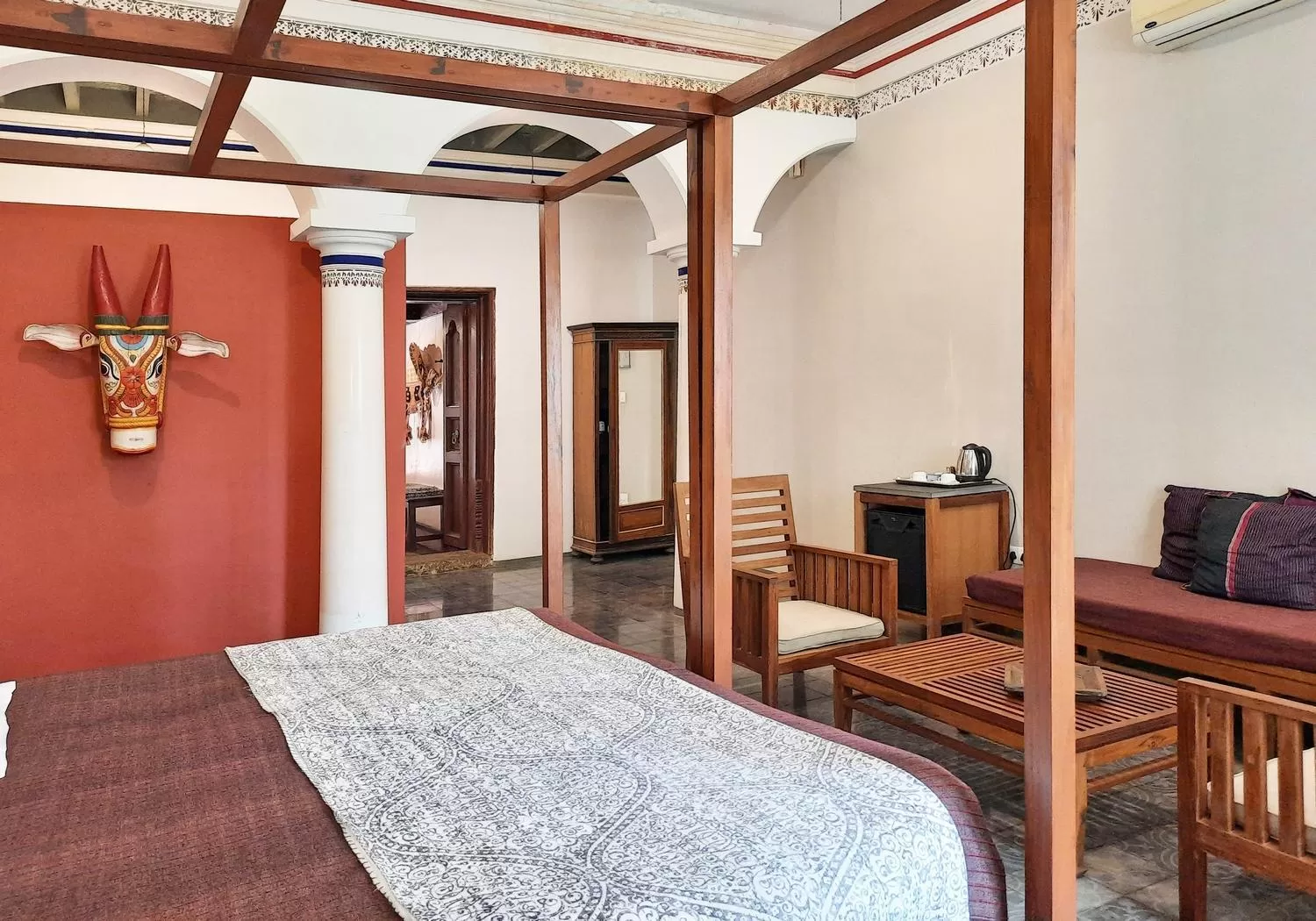 Photo of the whole room, Bed in Saratha Vilas Chettinad