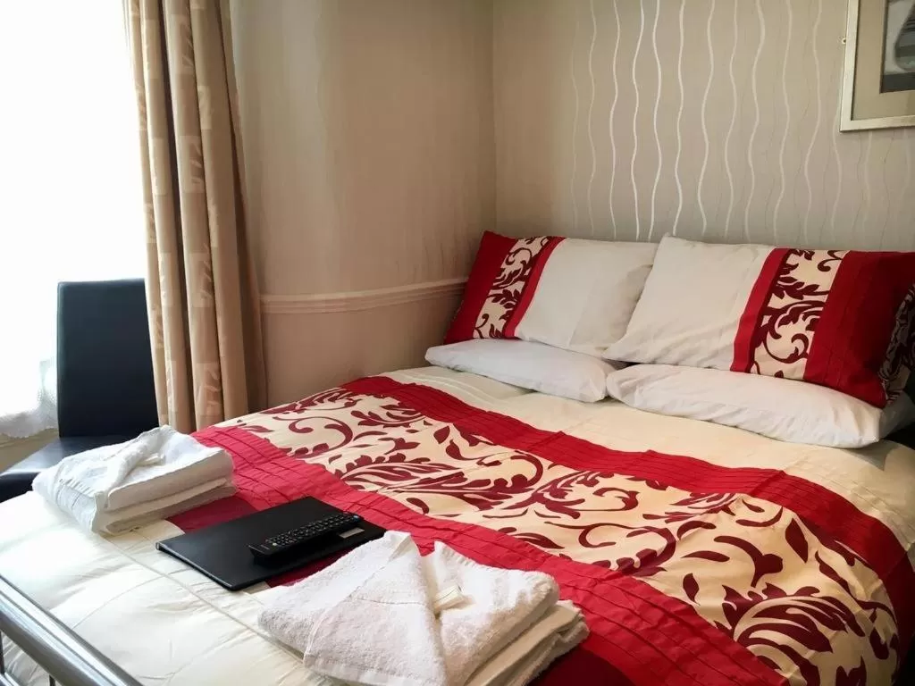 Bedroom, Bed in Seagull Hotel