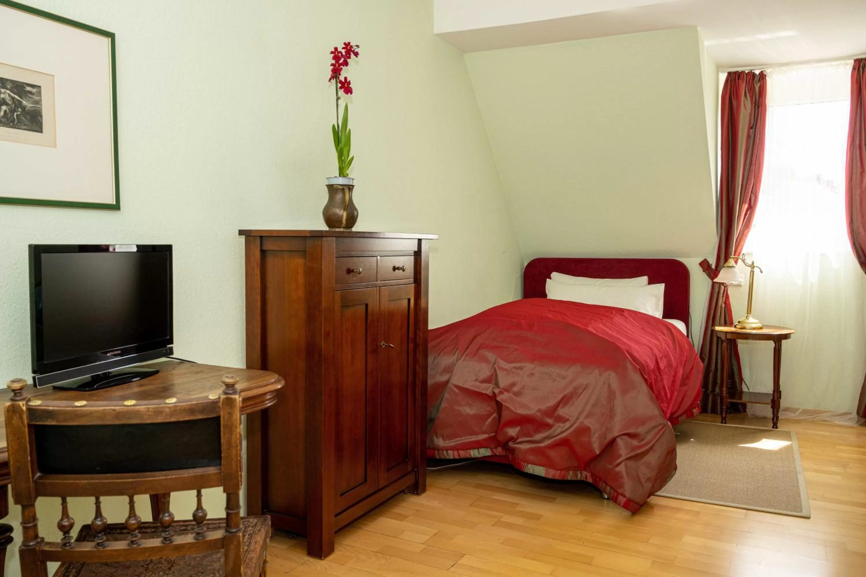 TV and multimedia, Bed in Hotel Krone Laupheim